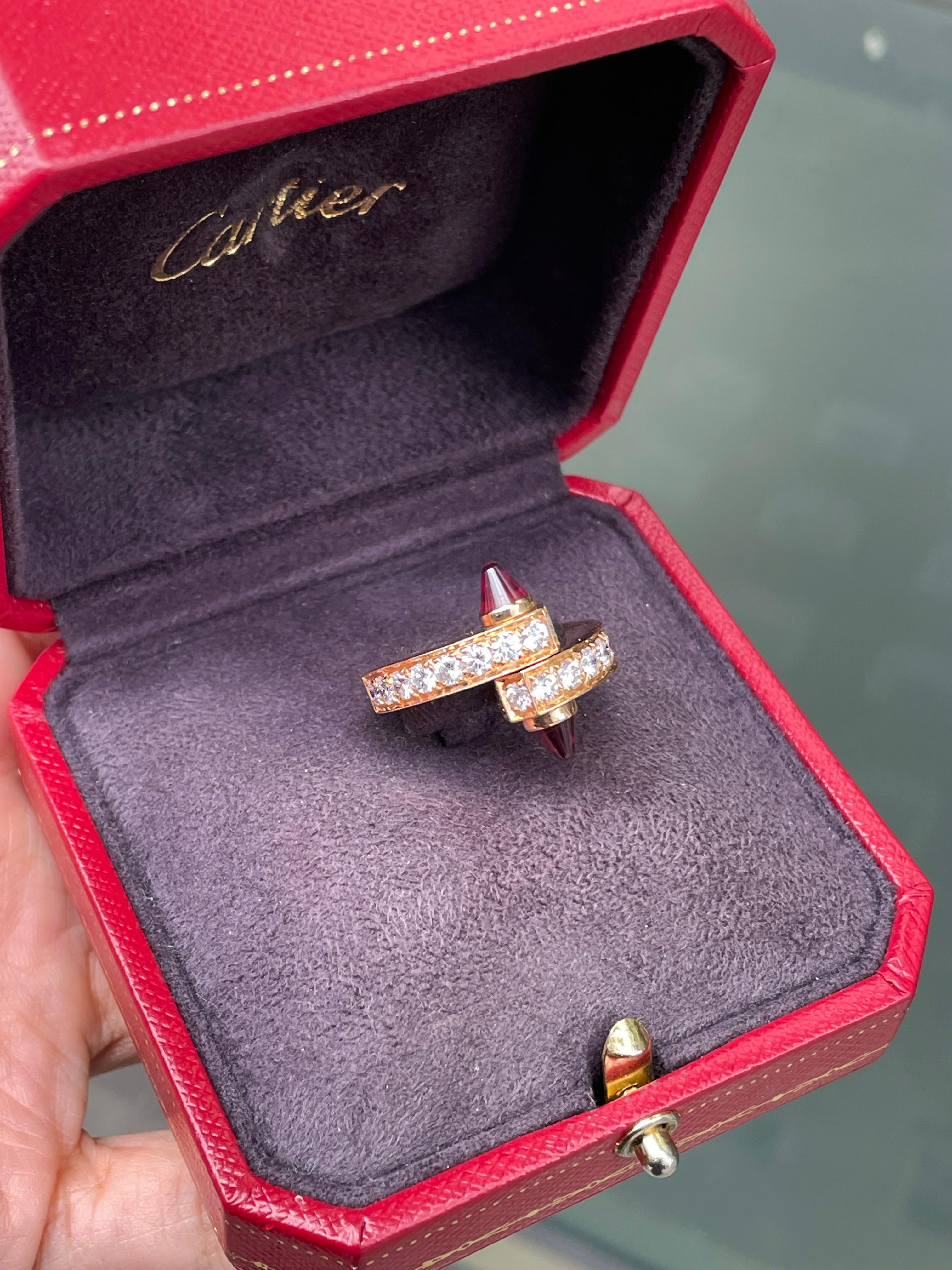 Moderne Cartier, bague de dérivation Menotte en or rose 18 carats, diamants et tourmaline rose