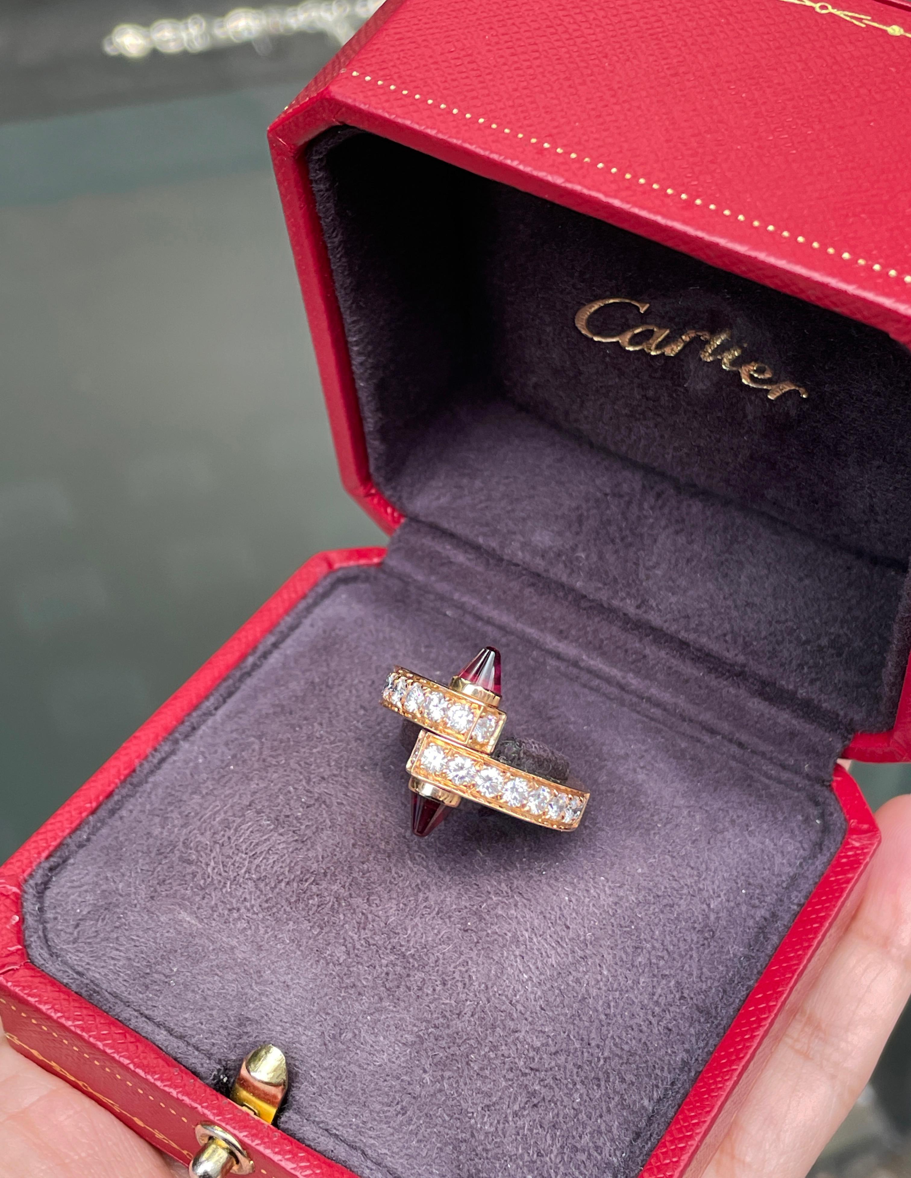 Taille brillant Cartier, bague de dérivation Menotte en or rose 18 carats, diamants et tourmaline rose