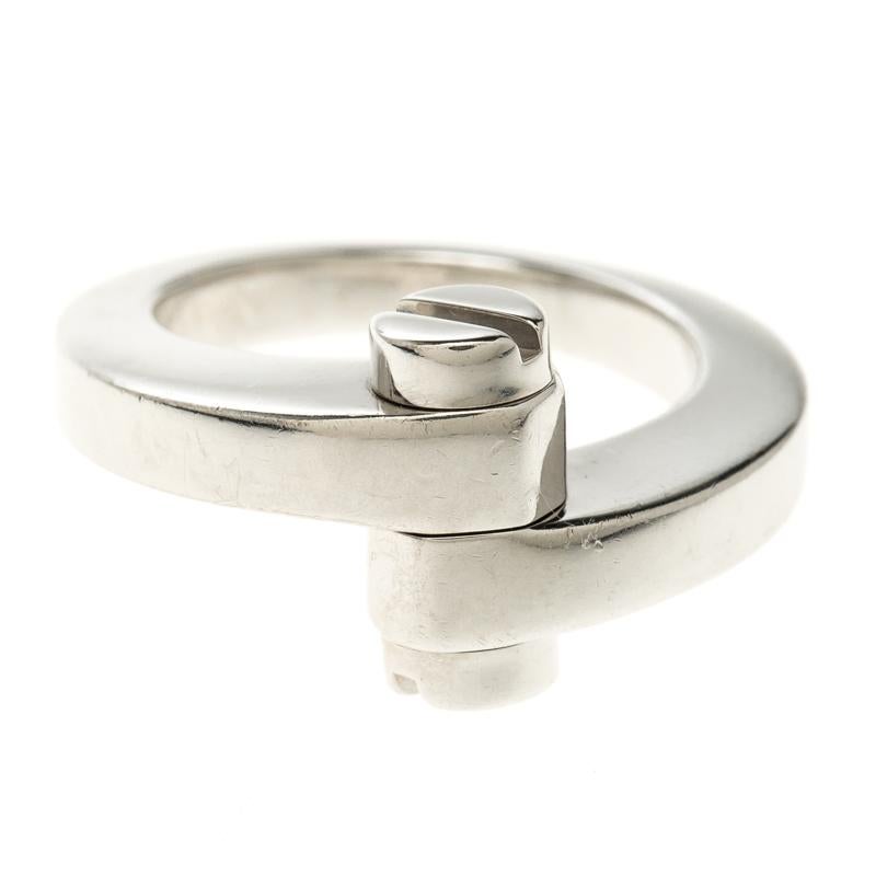 Elegantly crafted in a overlapping style, this ring from the brand Cartier is the epitome of a chic style. Luxuriously designed to easily match with your ensembles, this white gold ring is the perfect accessory for a sophisticated look.

Includes: