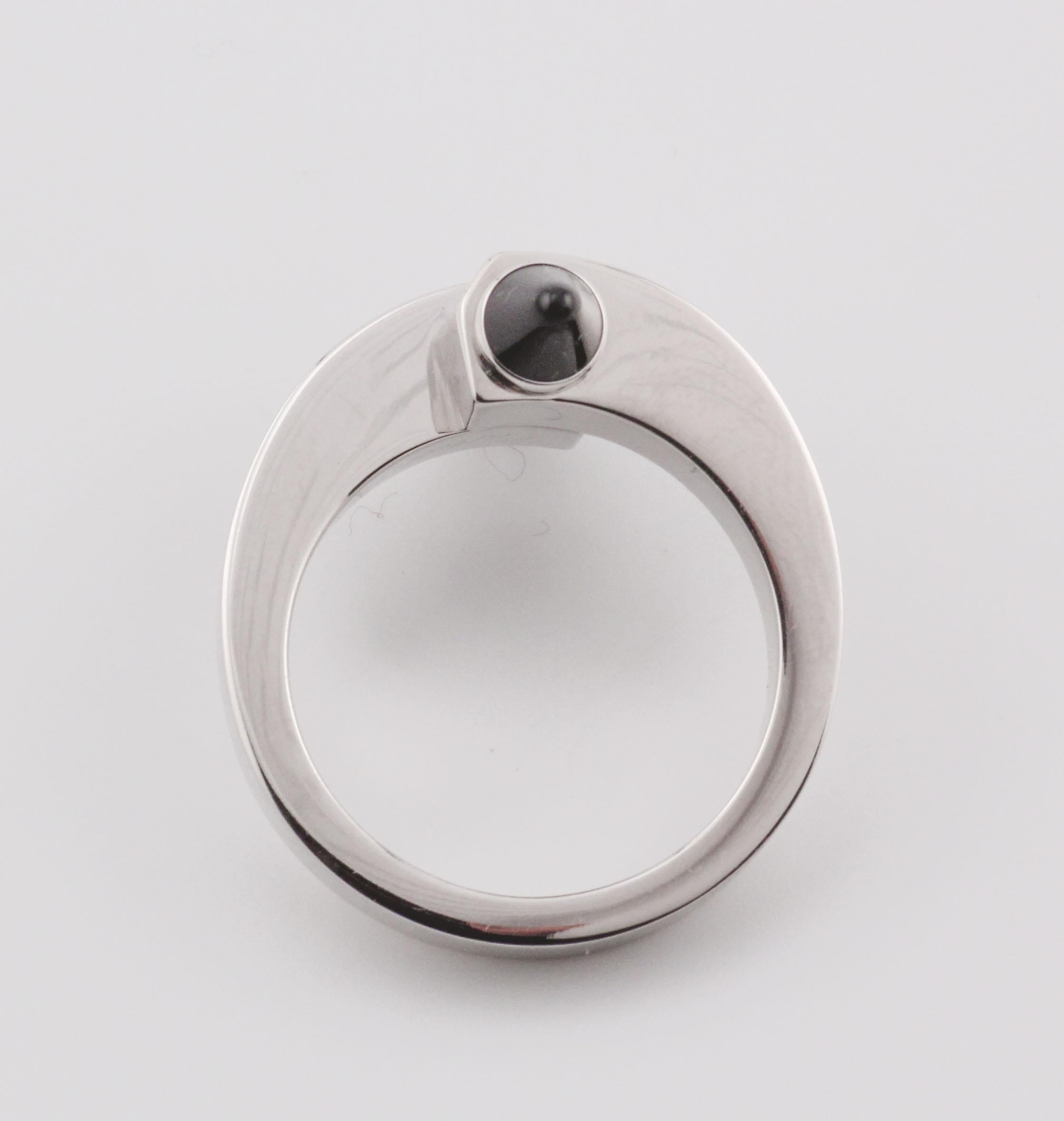 Sugarloaf Cabochon Cartier Menotte Onyx 18k White Gold Men's Ring Size 9 60 For Sale