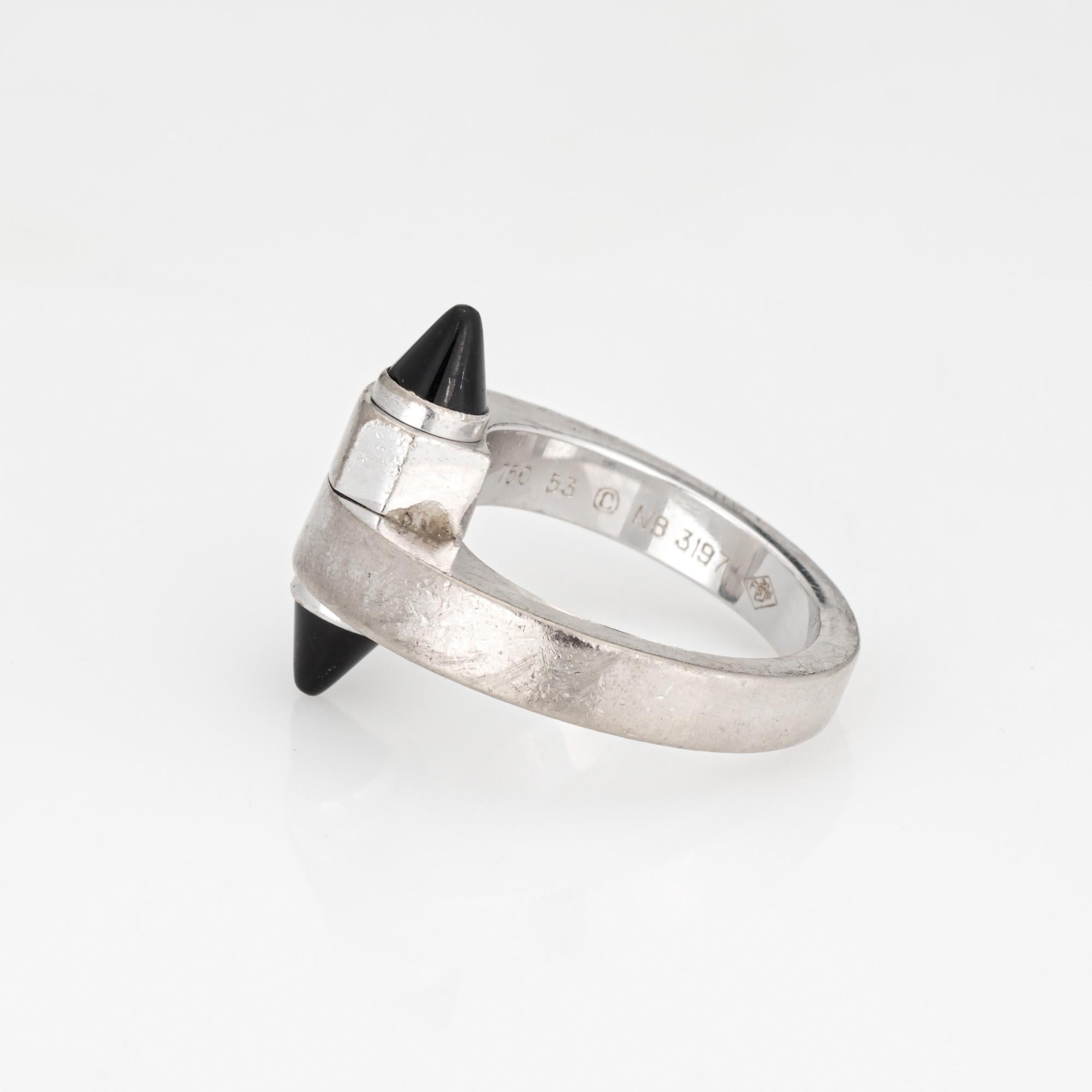 Cartier Menotte Onyx Ring 18k Weißgold Band Gr. 53 US 6 1/4 Bypass-Motiv (Cabochon) im Angebot
