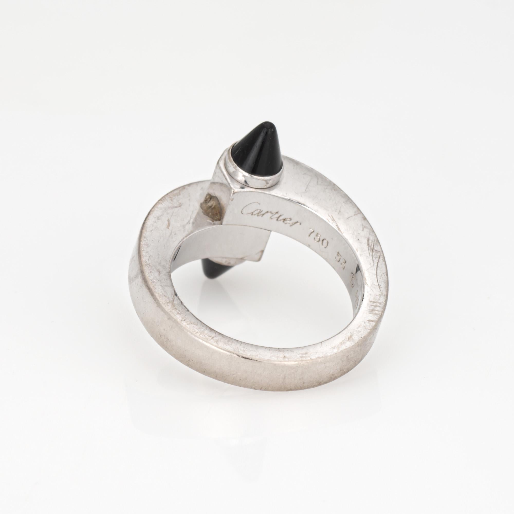 Cartier Menotte Onyx Ring 18k Weißgold Band Gr. 53 US 6 1/4 Bypass-Motiv im Zustand „Gut“ im Angebot in Torrance, CA