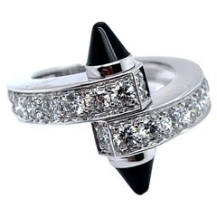 Cartier Bague Menotte en or blanc 18 carats avec diamants et onyx 