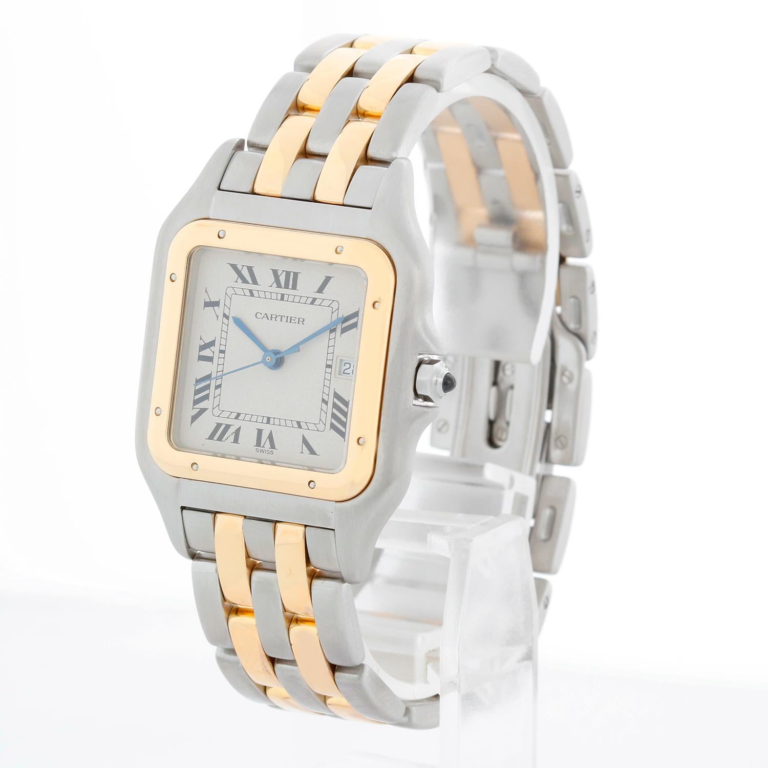 Reloj Cartier Pantera Jumbo Oro Acero 2 Tonos Hombre - Cuarzo. Caja de acero inoxidable con bisel de oro amarillo de 18 quilates (29 mm x 40 mm). Esfera de color marfil con números romanos negros; fecha en la posición de las 3. Brazalete Pantera