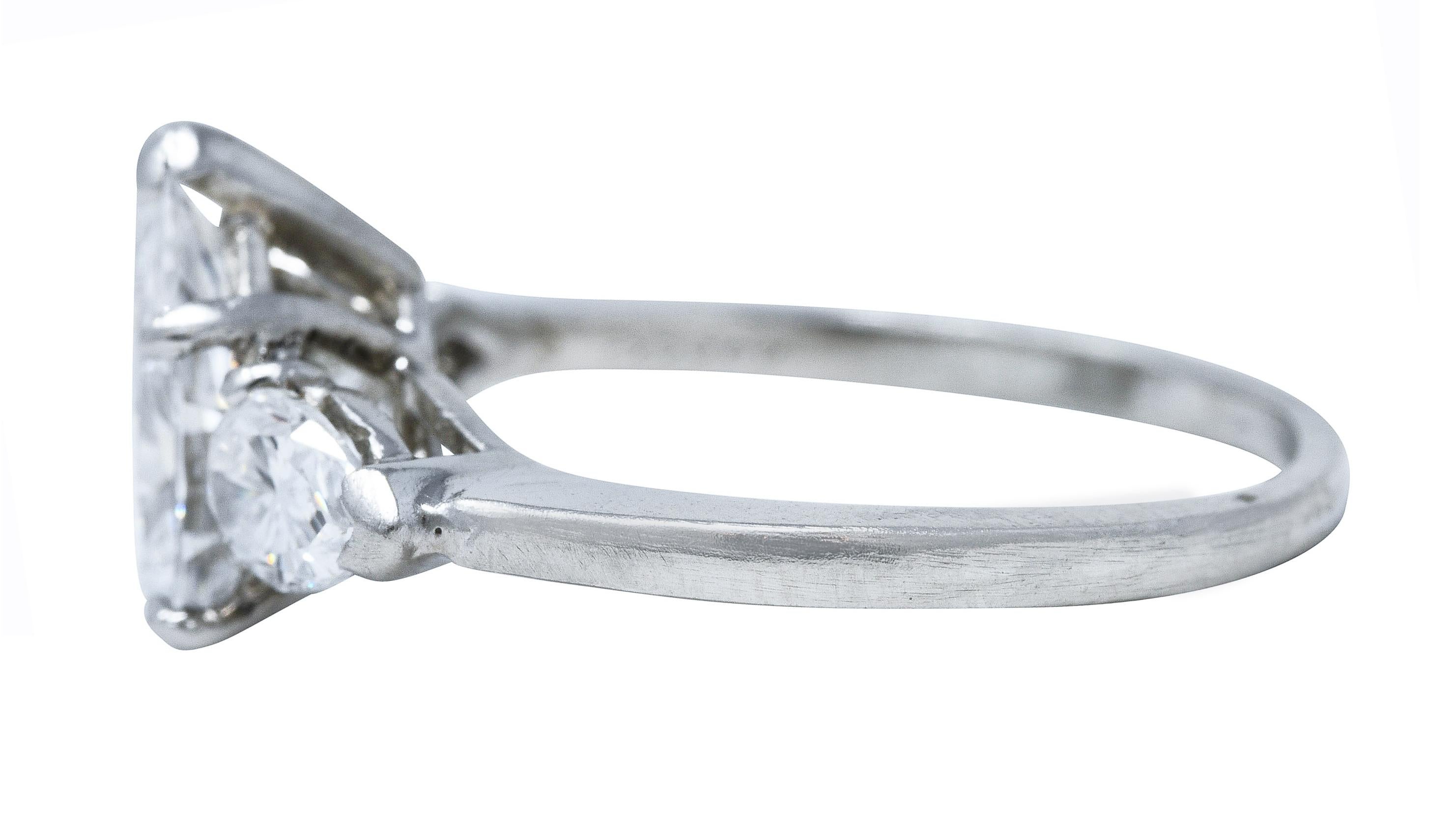 Cartier Verlobungsring mit drei Steinen, Mid-Century 2,06 Karat Diamant Platin Birne (Tropfenschliff)
