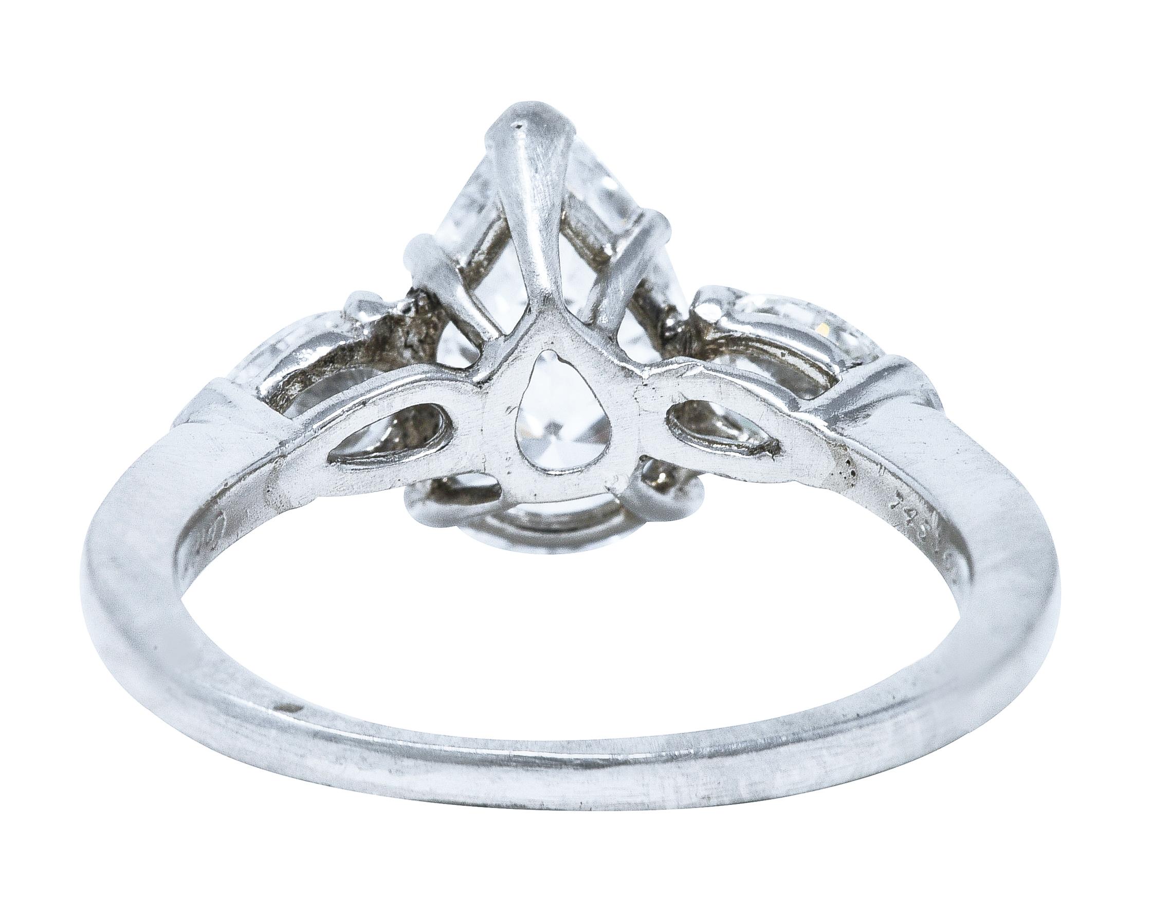 Cartier Verlobungsring mit drei Steinen, Mid-Century 2,06 Karat Diamant Platin Birne im Zustand „Hervorragend“ in Philadelphia, PA