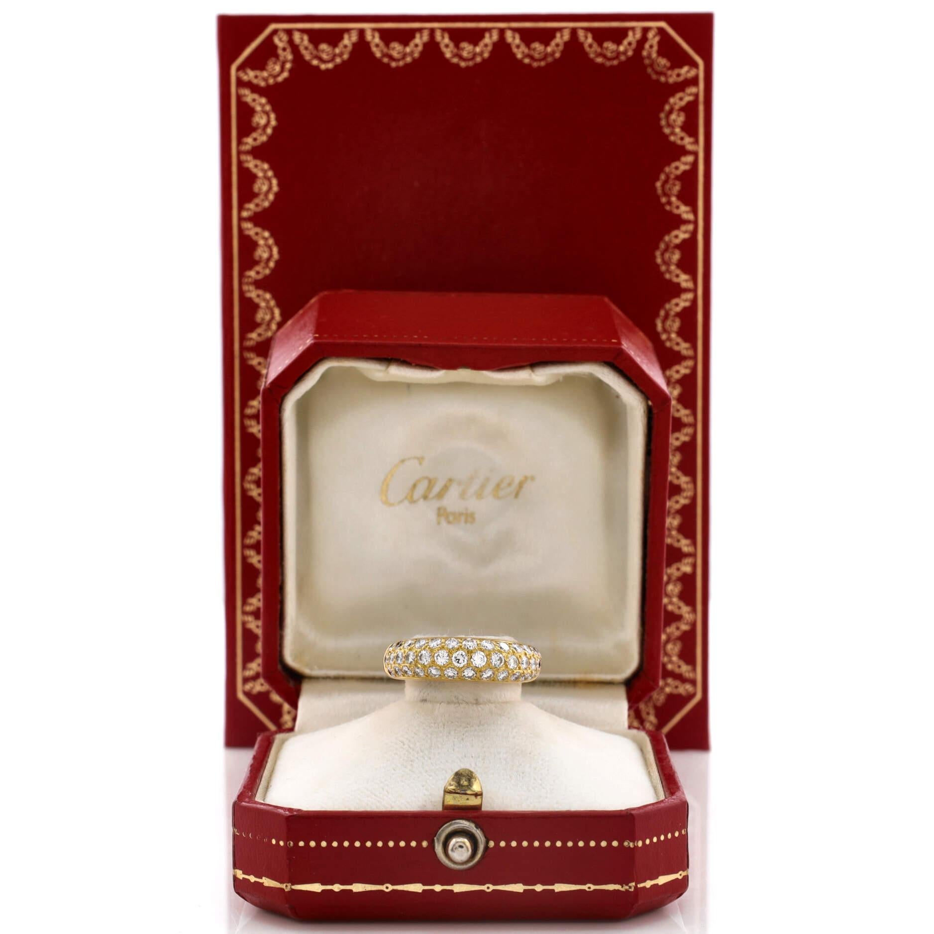 Zustand: Gut. Mäßige Abnutzung mit verdeckten Punzierungen durch Polieren.
Zubehör: Kein Zubehör
Abmessungen: Größe: 4.75 - 49, Breite: 3.00 mm
Designer: Cartier
Modell: Mimi Pave Band Ring 18K Gelbgold und Diamanten
Äußere Farbe: Gelbgold
Artikel