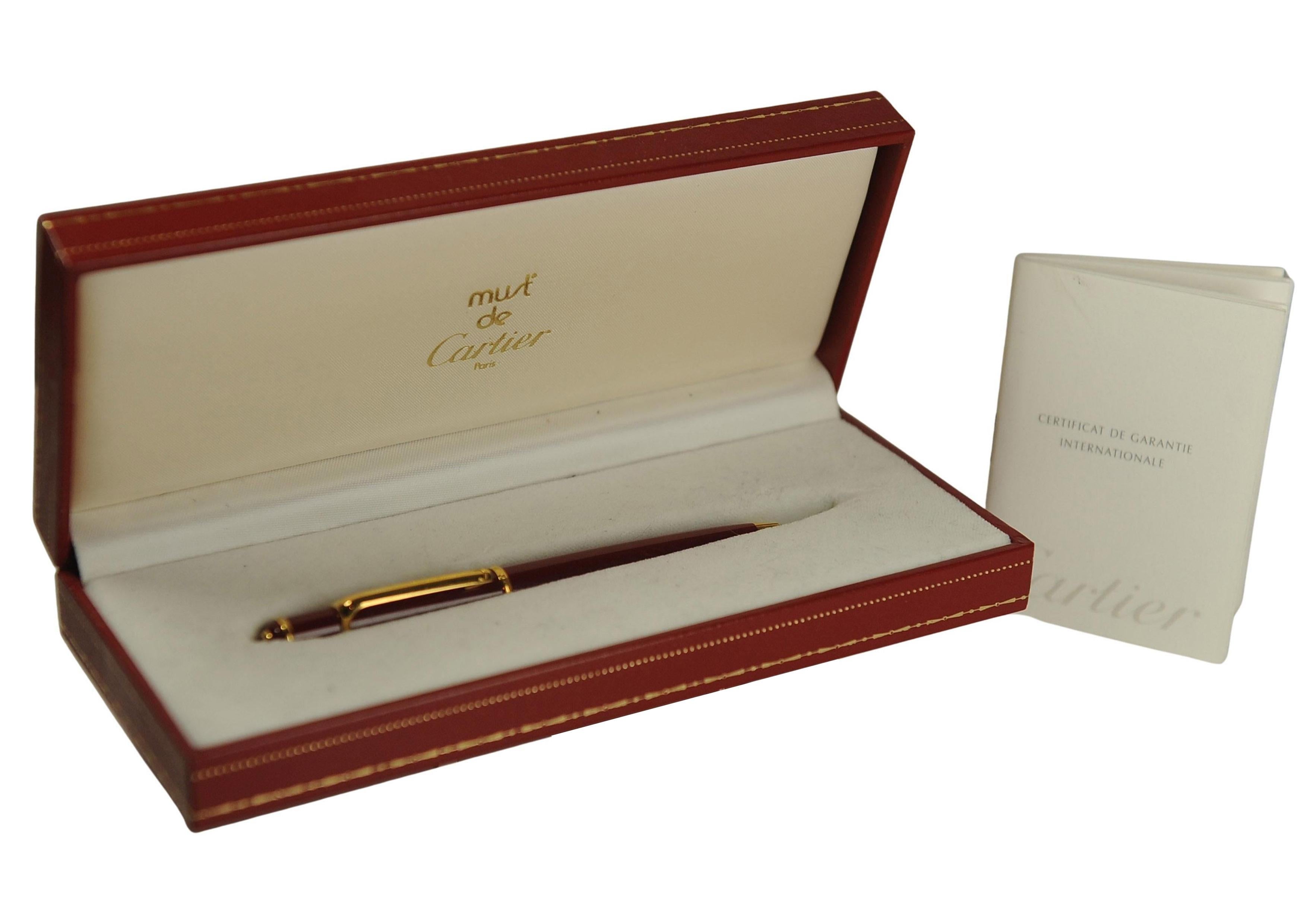 Francese Penna a sfera Cartier Mini Diablo Red Composite con Cabochon In una scatola Cartier in vendita