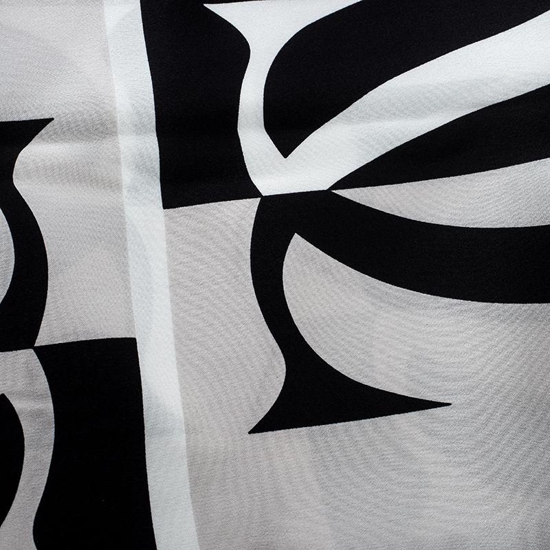 Coming from the house of Cartier, this scarf is a versatile accessory to own. It features a monochrome logo print all over and features a soft and luxurious silk body. It is finished with rolled edges and lends an interesting feel to any outfit you