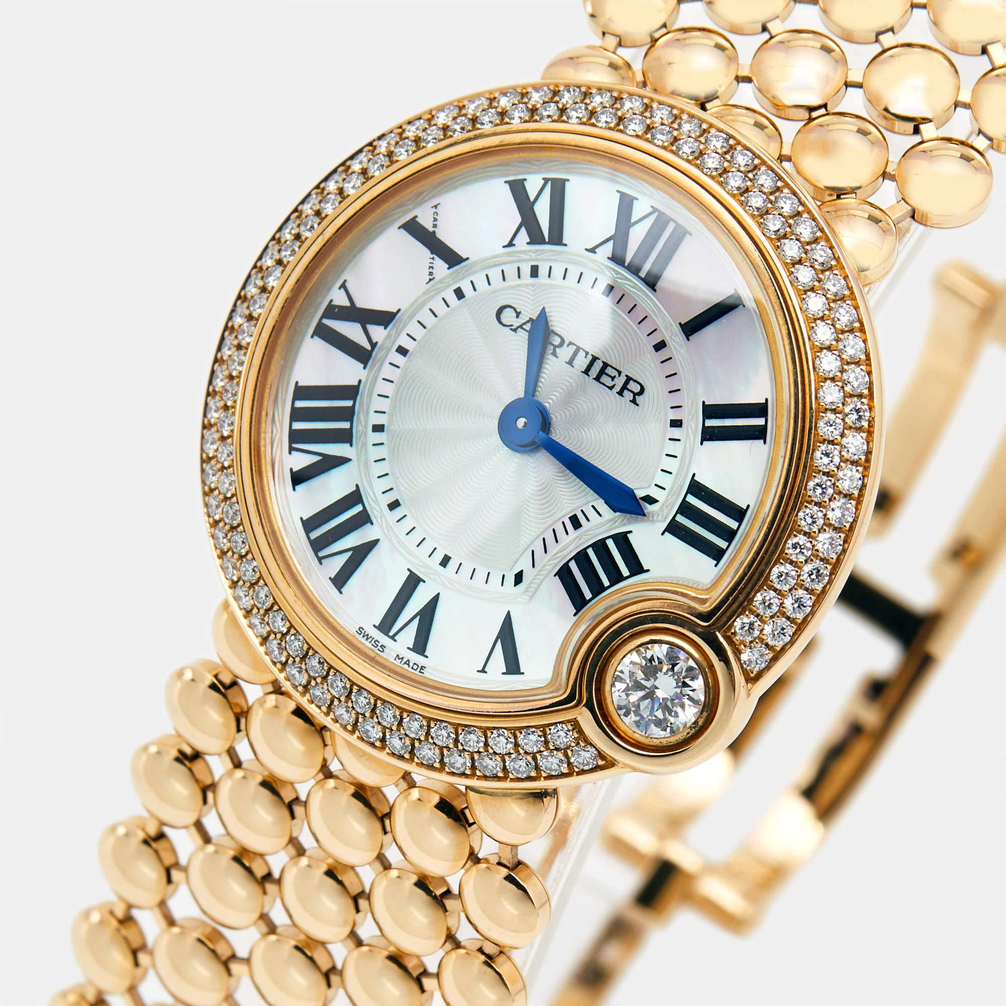 Dazzle the eyes that fall on you when you flaunt this Ballon Blanc de Cartier timepiece from Cartier on your wrist. Swiss-made, it has been exquisitely crafted from 18k rose gold and detailed with a gorgeous crown. The watch features Roman numeral