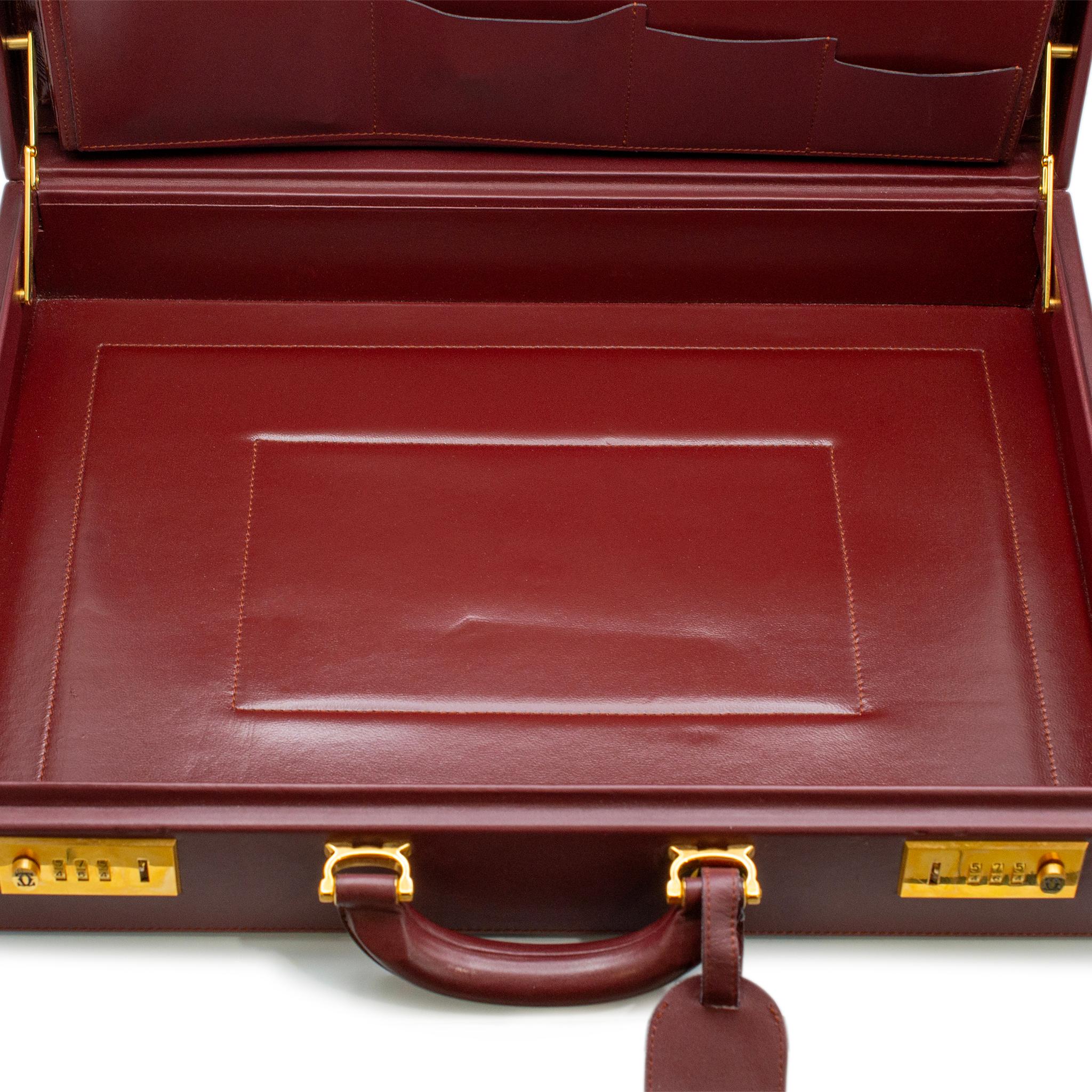 Must de Cartier A.I.C. C Logo en cuir rouge Bourgogne Porte-documents à poignée supérieure pour hommes en vente 12