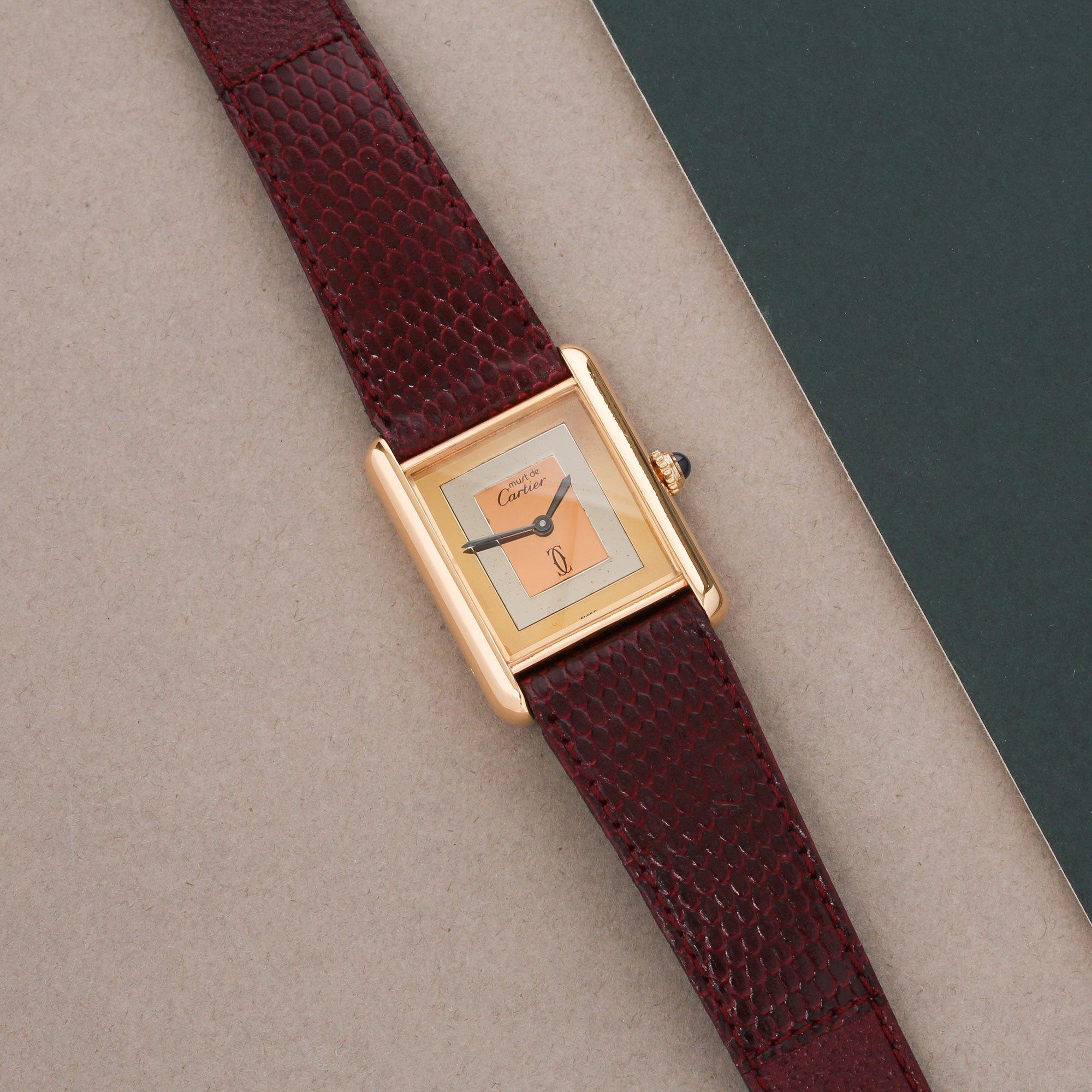 Xupes-Referenz: W007468
Hersteller: Cartier
Modell: Must de Cartier
Modellvariante: 0
Modellnummer: 0
Alter: 1990
Geschlecht: Damen
Komplett mit: Cartier Box
Zifferblatt: Champagner
Glas: Saphirglas
Gehäusegröße: 23 mm x 30 mm
Gehäusematerial: