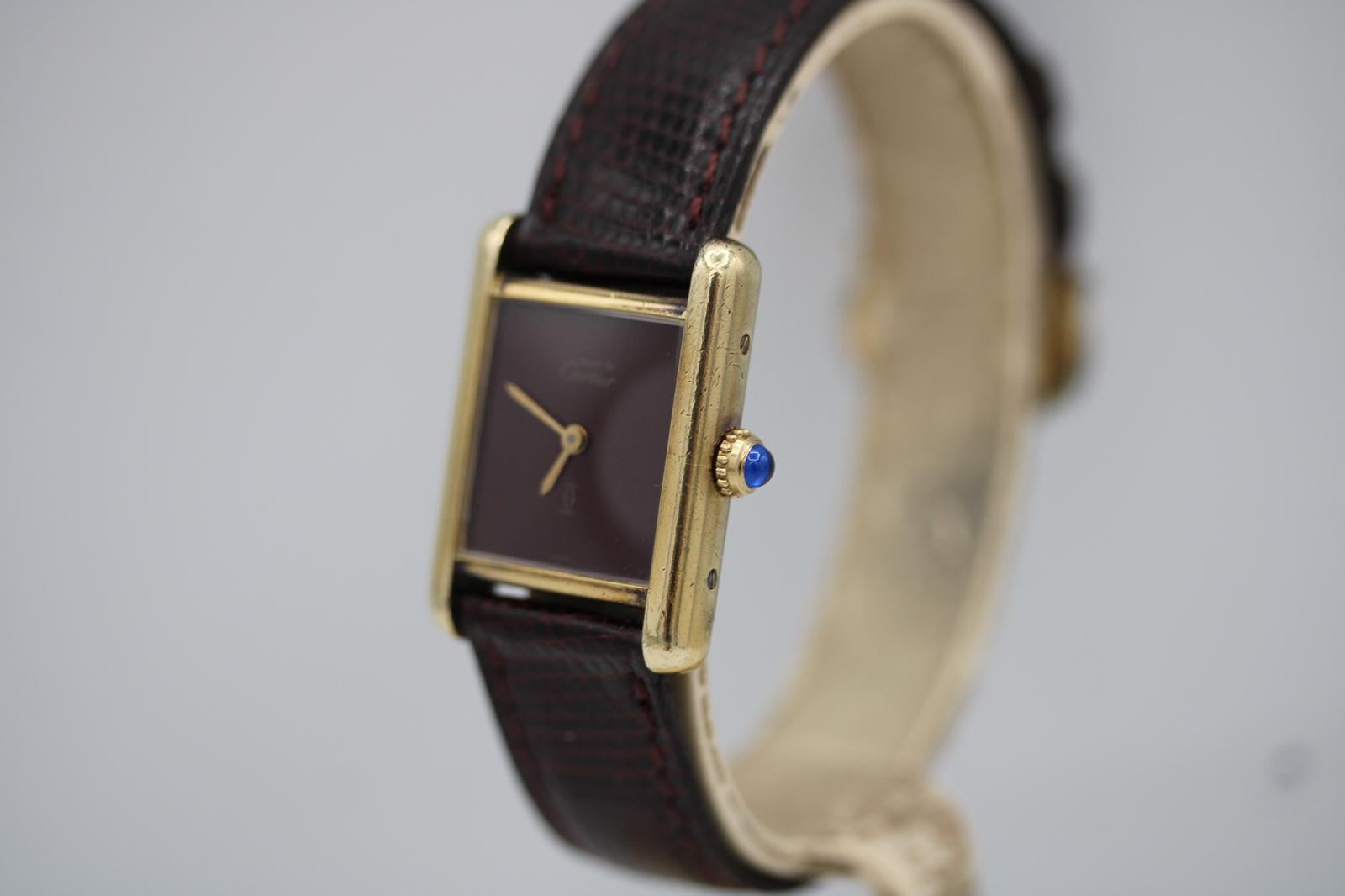 Cartier Must De Cartier Red Lapis Dial  Manual Wind  Burgundy Strap en Bueno estado para la venta en London, GB
