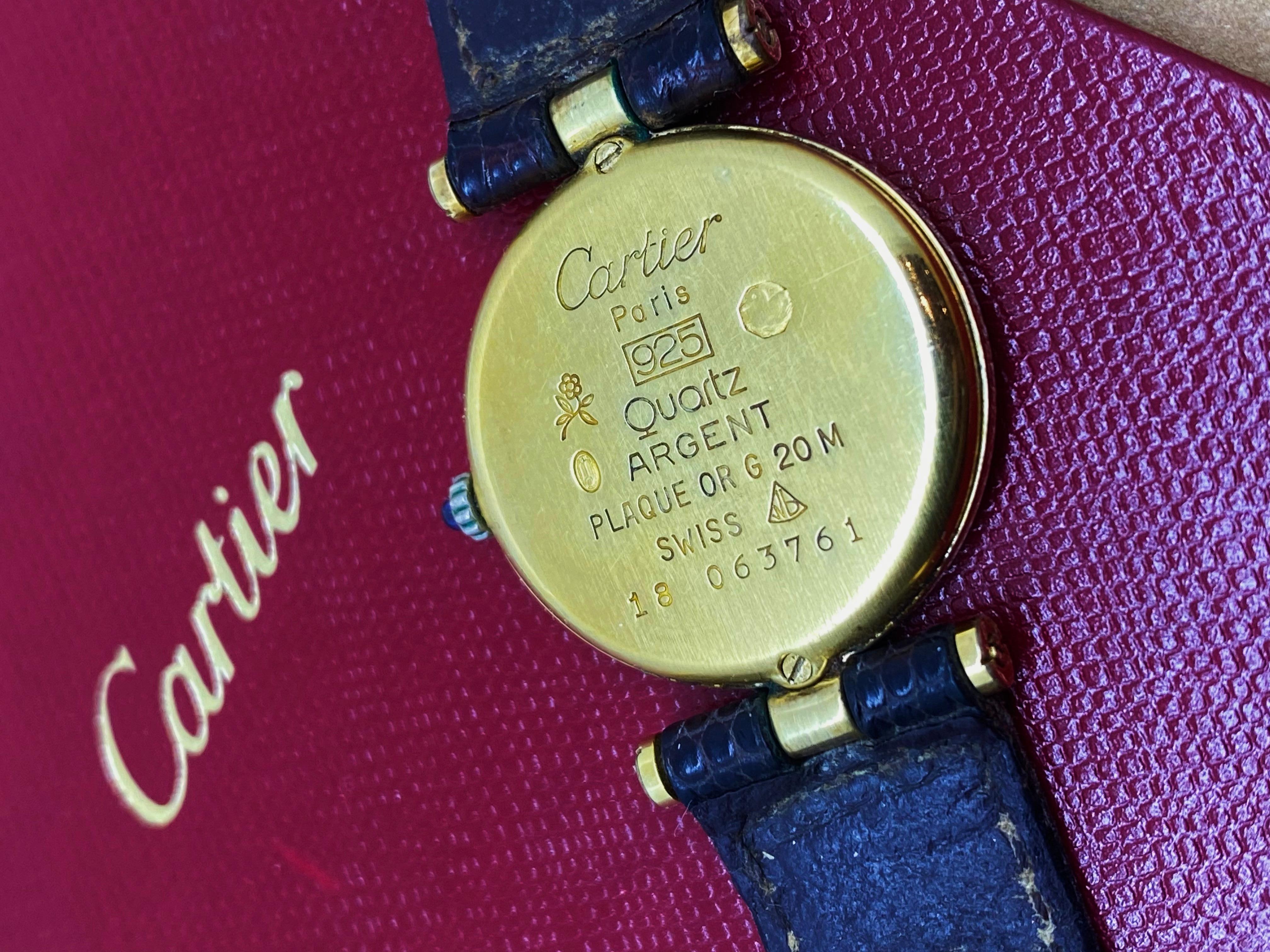 È uno degli orologi più ambiti e desiderati, 
l'iconico Must de Cartier Paris.
è in ottime condizioni e in eccellente stato di funzionamento 

Risalente ai primi anni 2000, ma dal design intramontabile. 
questo orologio è un elegante segnatempo