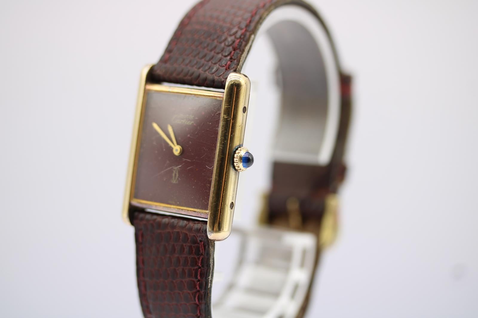 Serbatoio Must de Cartier  Quadrante borgogna  Carica manuale  Vermeil  1981 In condizioni buone in vendita a London, GB