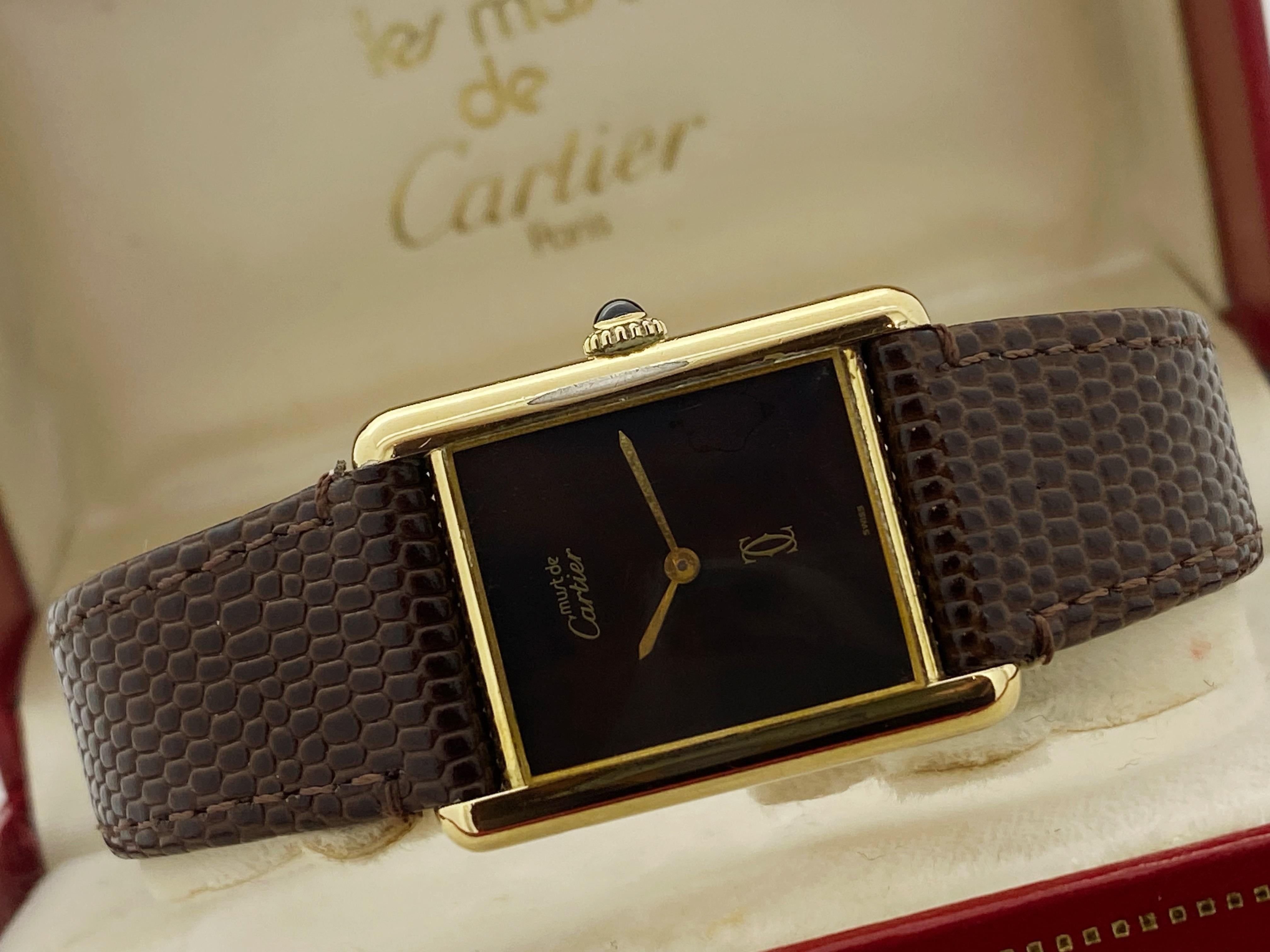 Must de Cartier Tank Borgogna (Mogano) Quadrante 23 mm Orologio manuale unisex in vendita 1