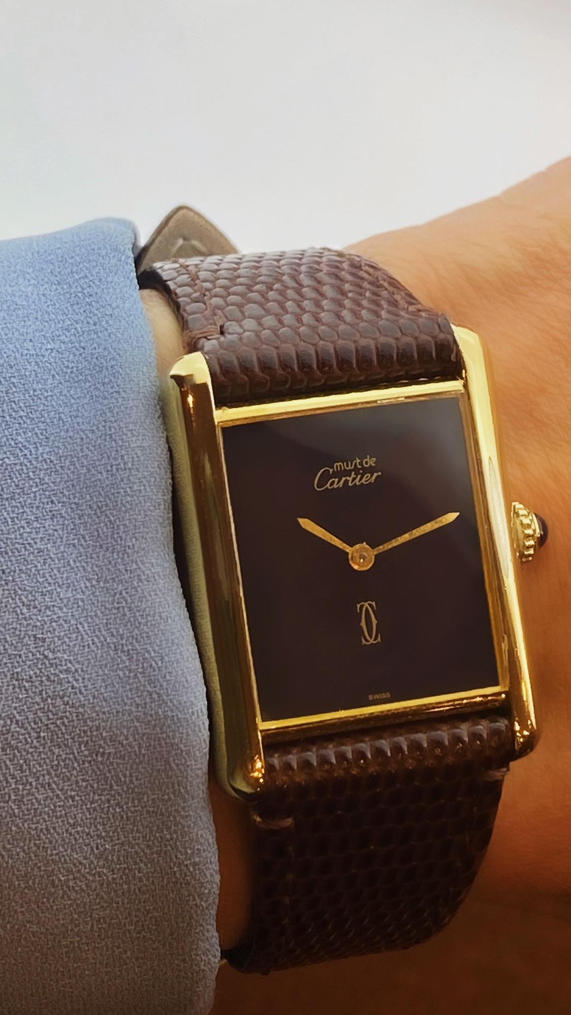 Must de Cartier Tank Borgogna (Mogano) Quadrante 23 mm Orologio manuale unisex in vendita 3
