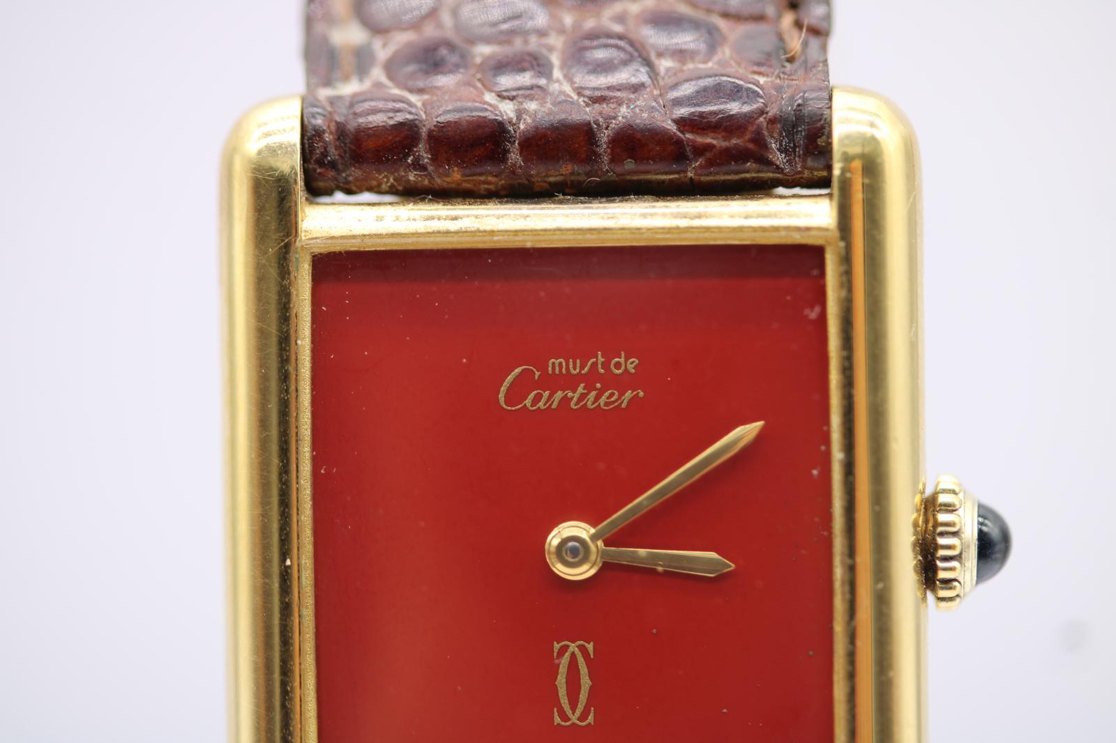 Femenino o masculino Depósito Must de Cartier  Grande 25mm x 30mm  Esfera Lapislázuli Rojo  1984 en venta