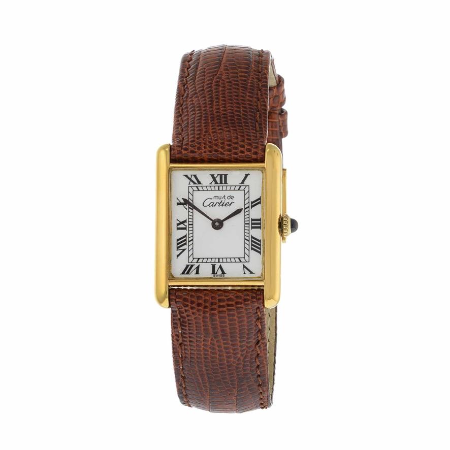 Dies ist ein ausgezeichneter Zustand Must de Cartier Vermeil Tank Uhr. Diese Uhr wird von einem hauseigenen Cartier Handaufzugswerk angetrieben.

Diese Uhr ist ein mittelgroßer Tank, der sowohl für Männer als auch für Frauen geeignet ist. Das