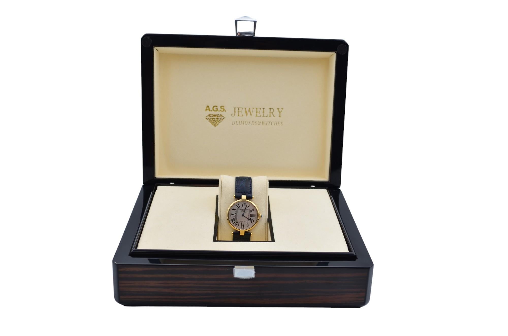 The watch is in a very good condition and it’s working well. The total length of the bracelet (case+bracelet) is 17cm. It shows slight signs of wear. The watch comes with an AGS Jewelry wooden box, along with an AGS Jewelry warranty card. For more