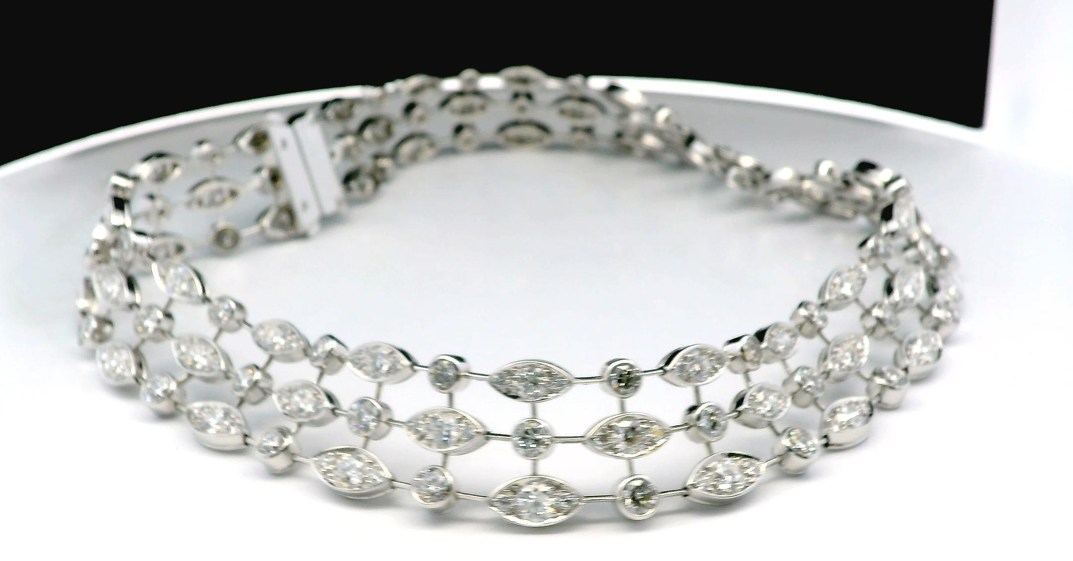 Collana Cartier Naiade con 3 file di diamanti e oro bianco 18 carati In condizioni buone in vendita a Great Neck Plaza, NY