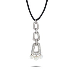 Set di collana e orecchini Cartier in oro bianco con diamanti e perle
