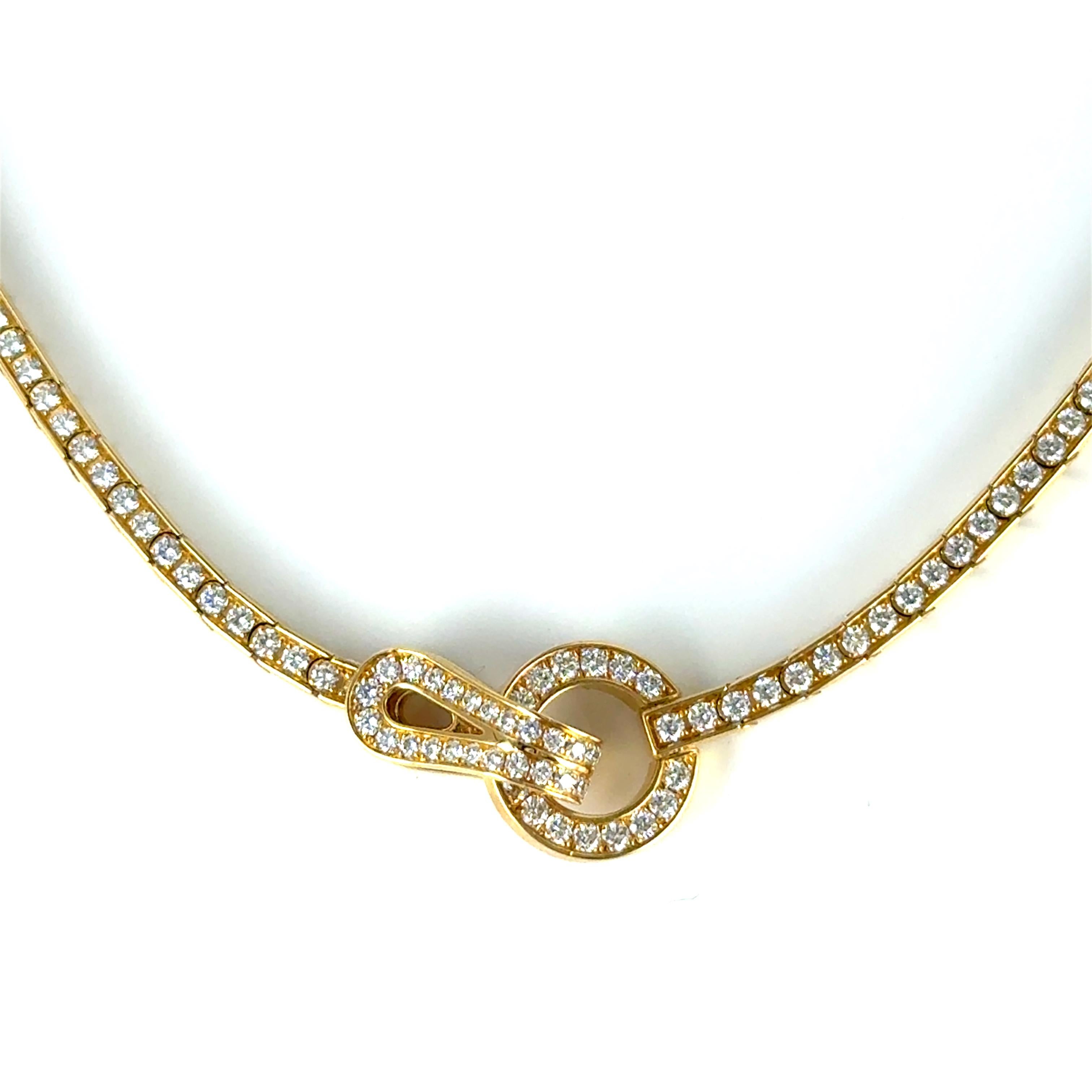 Ce collier exquis de Cartier est réalisé en or jaune 18 carats et orné de 103 diamants taille brillant totalisant 2,06 carats. Les diamants sont de couleur F-G et de pureté VVS, ce qui garantit une brillance et une pureté exceptionnelles. Mesurant