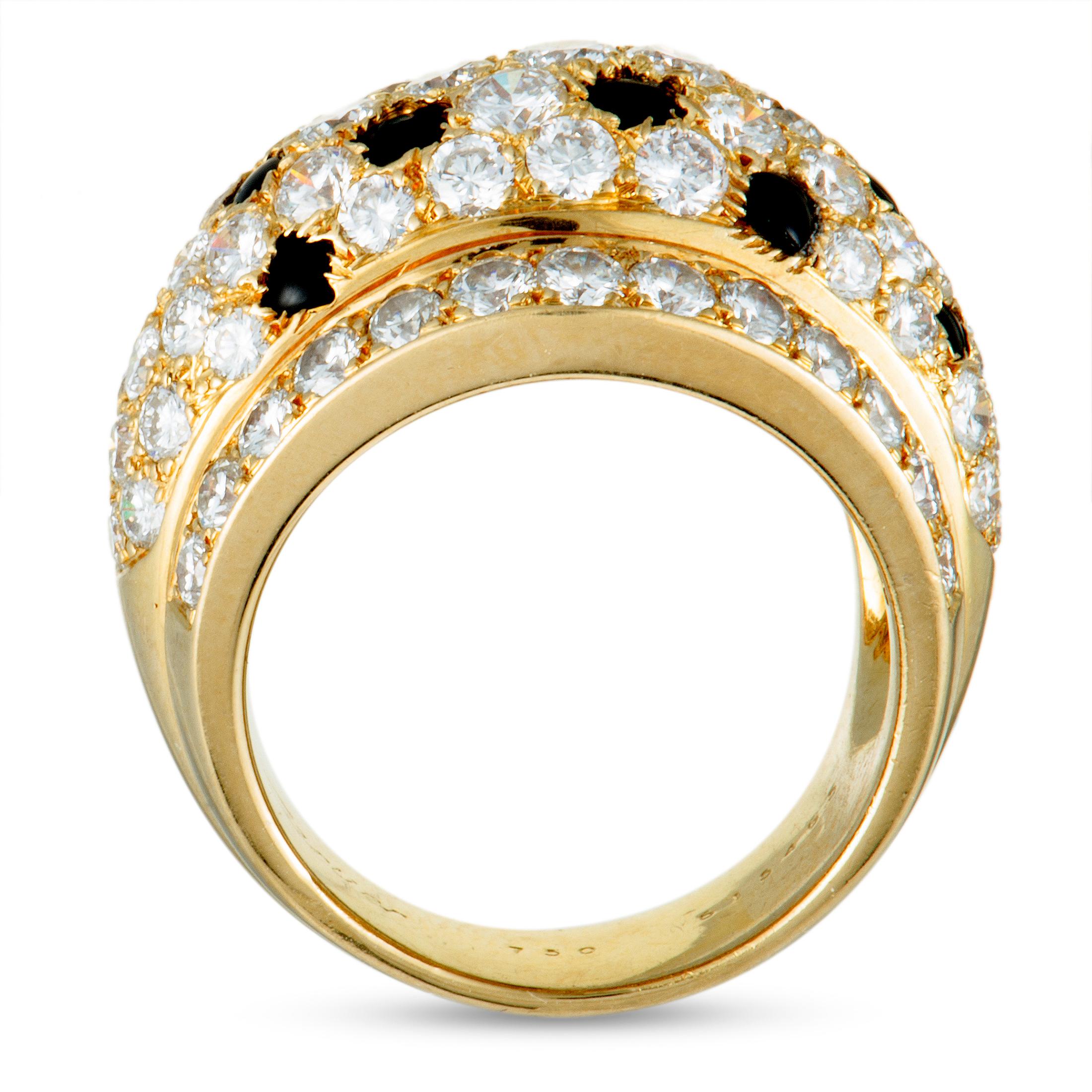 Sumptuous extravagance is embodied at its finest in this majestic ring from Cartier that features elegant design and lavish décor. The ring is exquisitely crafted from classy 18K yellow gold and expertly set with striking onyx stones and with