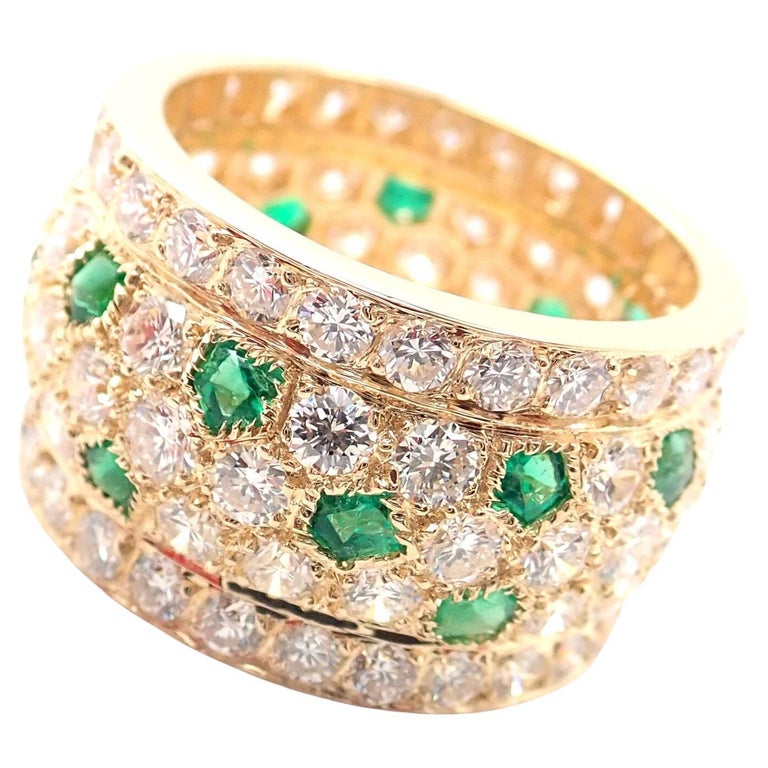 Cartier Bague jonc large en or jaune avec diamants et émeraudes du Nigeria  En vente sur 1stDibs