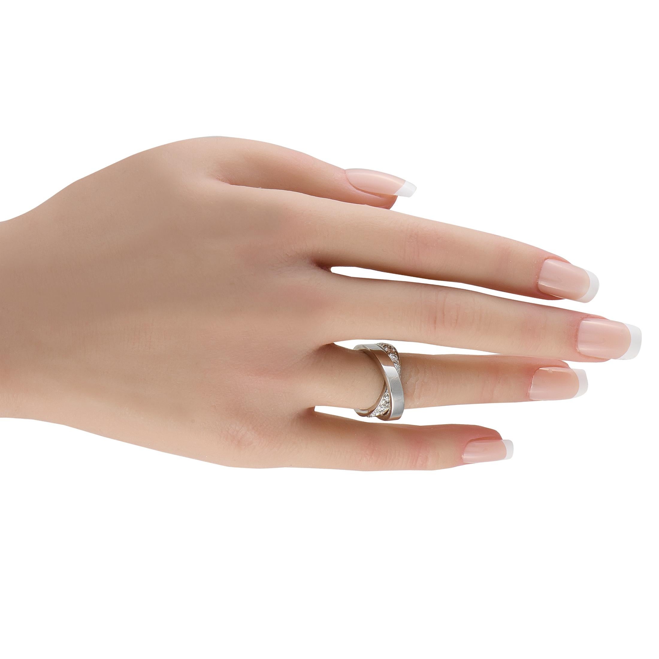Taglio rotondo Anello Cartier Nouvelle Vague in oro bianco 18 carati con 1,20 carati di diamanti in vendita