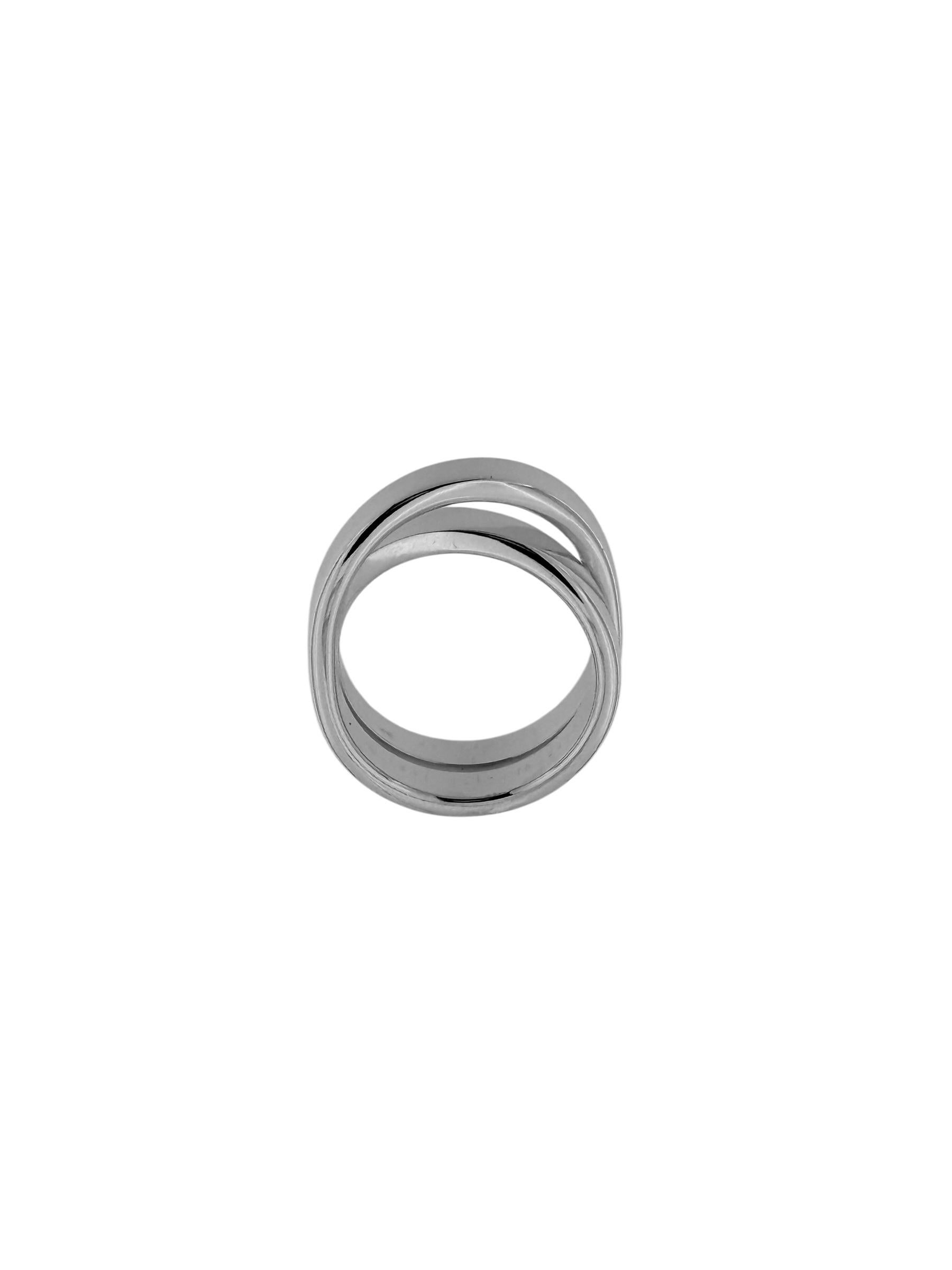 Cartier taglia : 56

L'anello a fascia incrociata Cartier Nouvelle Vague è un'espressione straordinaria di arte moderna ed eleganza senza tempo. Realizzato in lussuoso oro bianco **18kt**, questo anello fa parte della celebre collezione Nouvelle