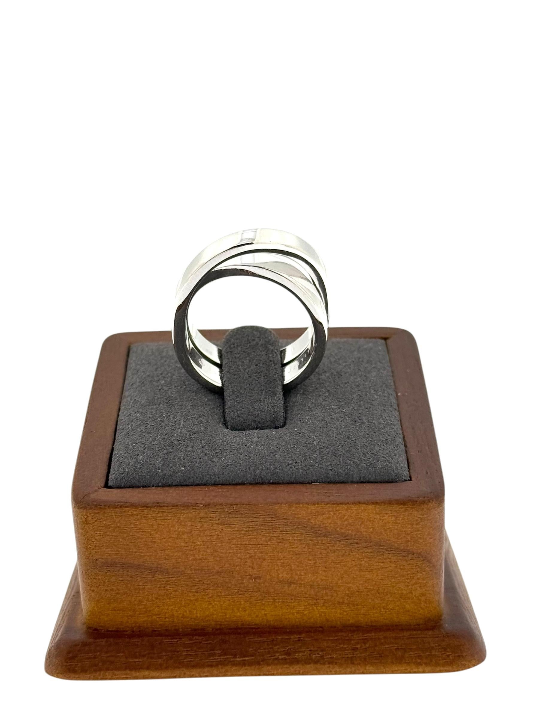 Cartier Nouvelle Vague Anello a fascia incrociata in oro bianco in vendita 1