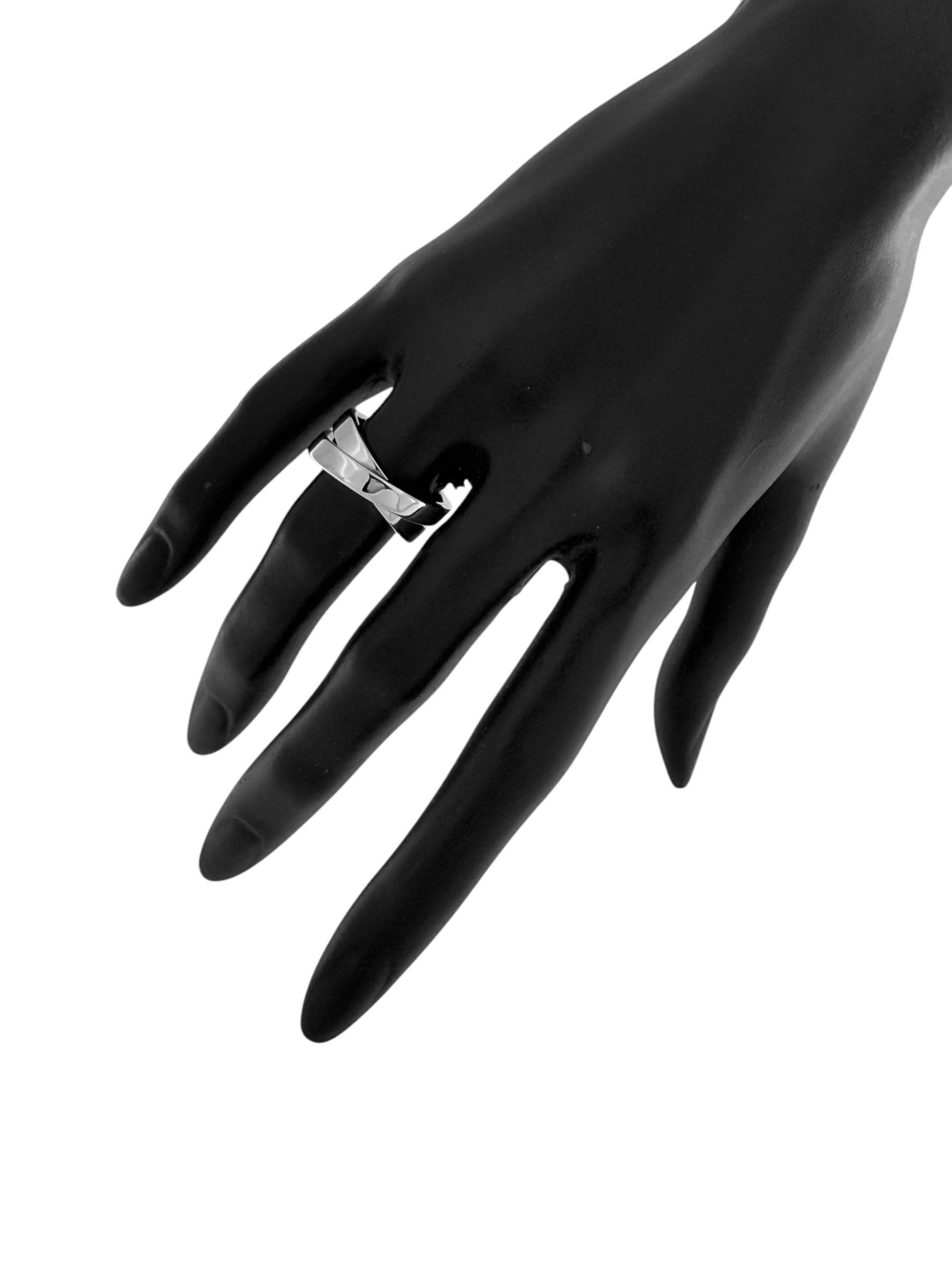 Cartier Nouvelle Vague Anello a fascia incrociata in oro bianco in vendita 3