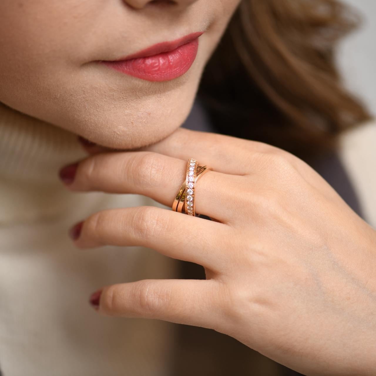 SKU	CT-2301
Kommt mit	Nur Etui
Datum	2018
Modell	Cartier Nouvelle Vague
Seriennummer	FH****
Metall	18k Rose Gold
Steine	Diamant
Gewicht	9.5 g
Ringgröße	53 Größentabelle
Bedingung	Ausgezeichnet
Andere Infos	Größe EU 53 / US 6.25 / UK M