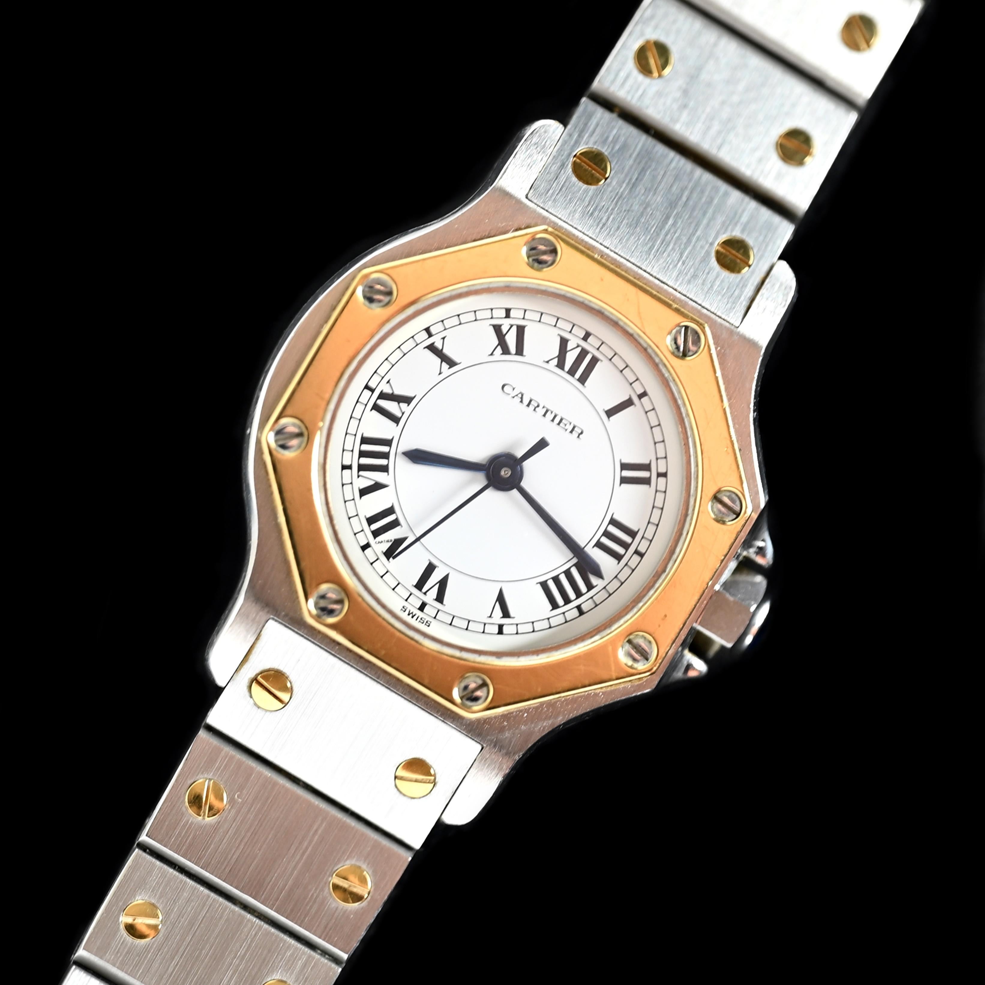 Marke: Cartier
Modell: Santos Achteck
Jahr: 1980 - 1990er Jahre
Seriennummer: 0907xxxxx

Referenz: C04115

Das bedeutendste Modell von Cartier, die 