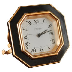 Reloj de sobremesa mecánico octogonal Cartier con movimiento de 8 días Metal dorado Esmalte negro