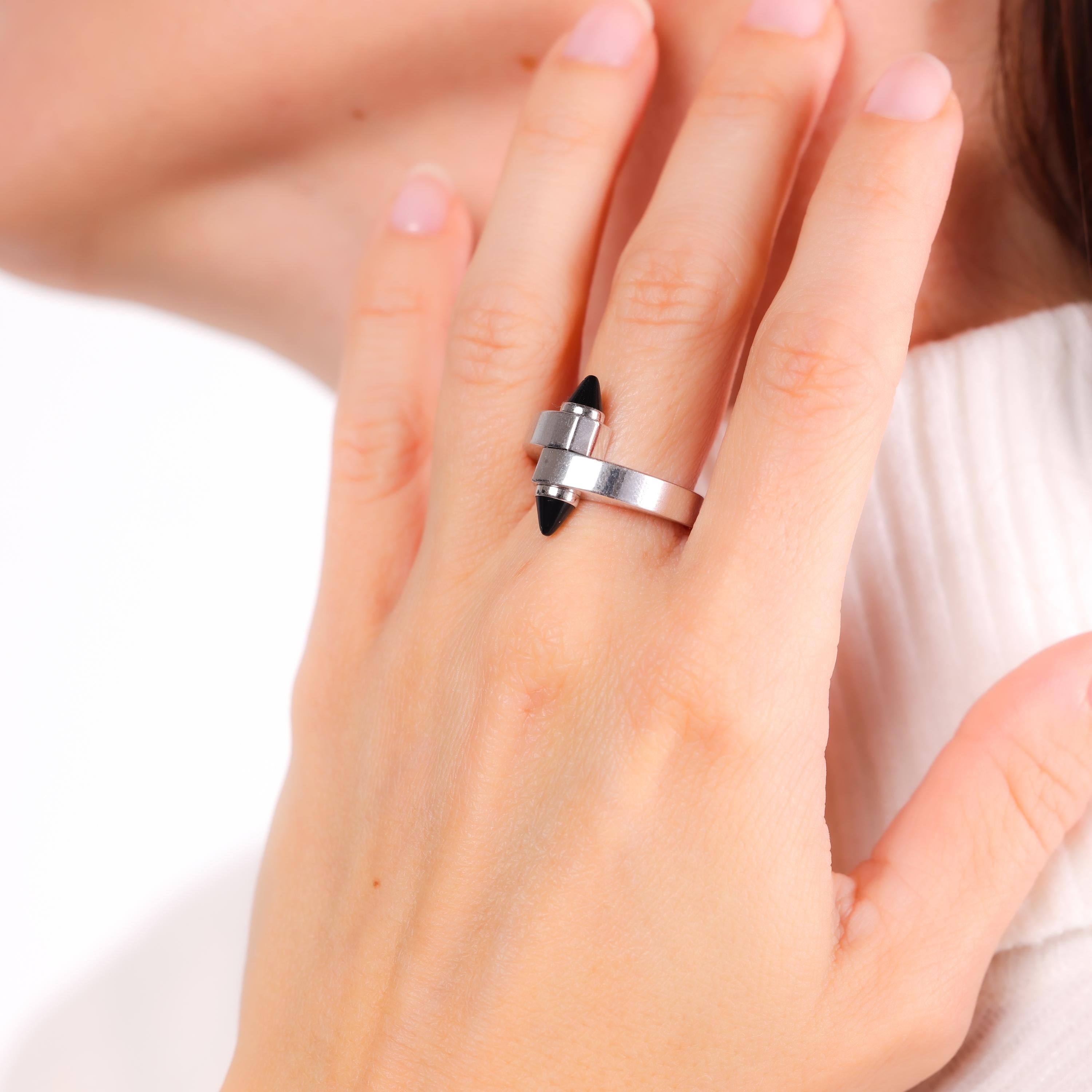 Cartier Onyx 18k Weißgold menotte Bypass-Ring mit Bypass (Moderne)