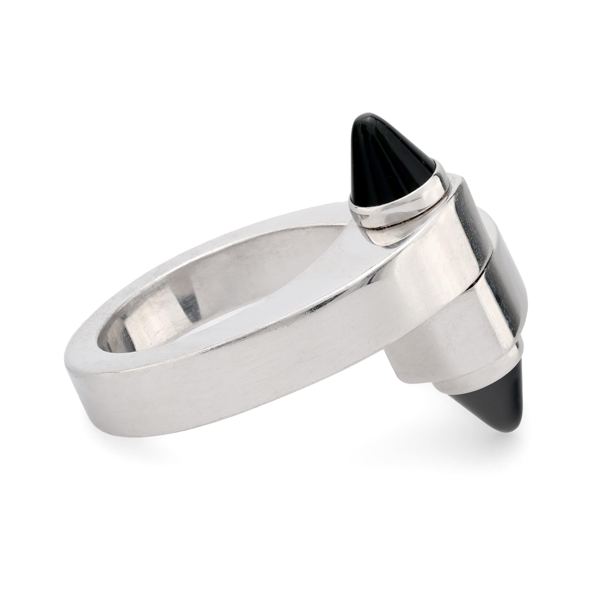 Cartier Onyx 18k Weißgold menotte Bypass-Ring mit Bypass (Cabochon)