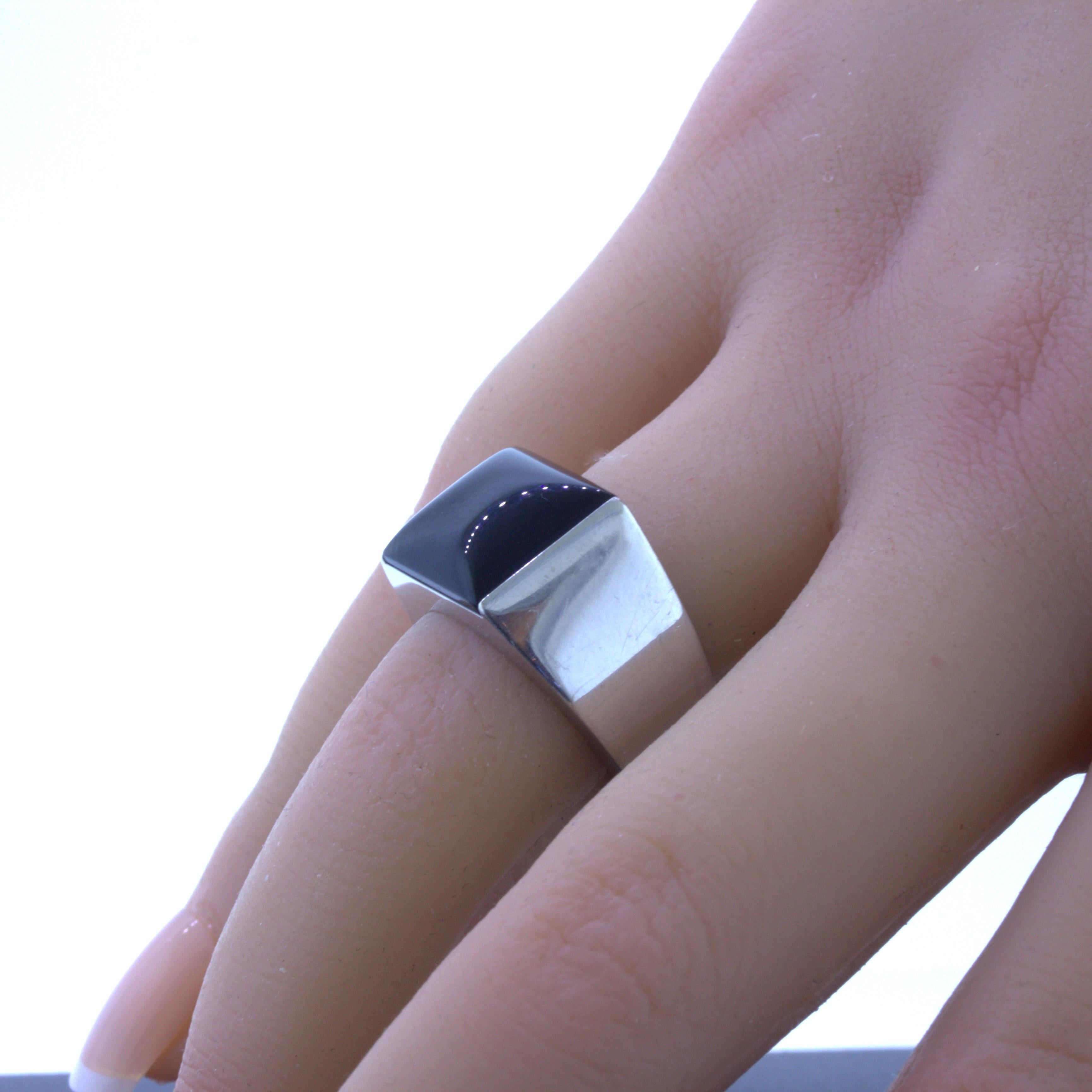 Brilliant Cut Cartier Onyx 18k White Gold Tank Ring For Sale