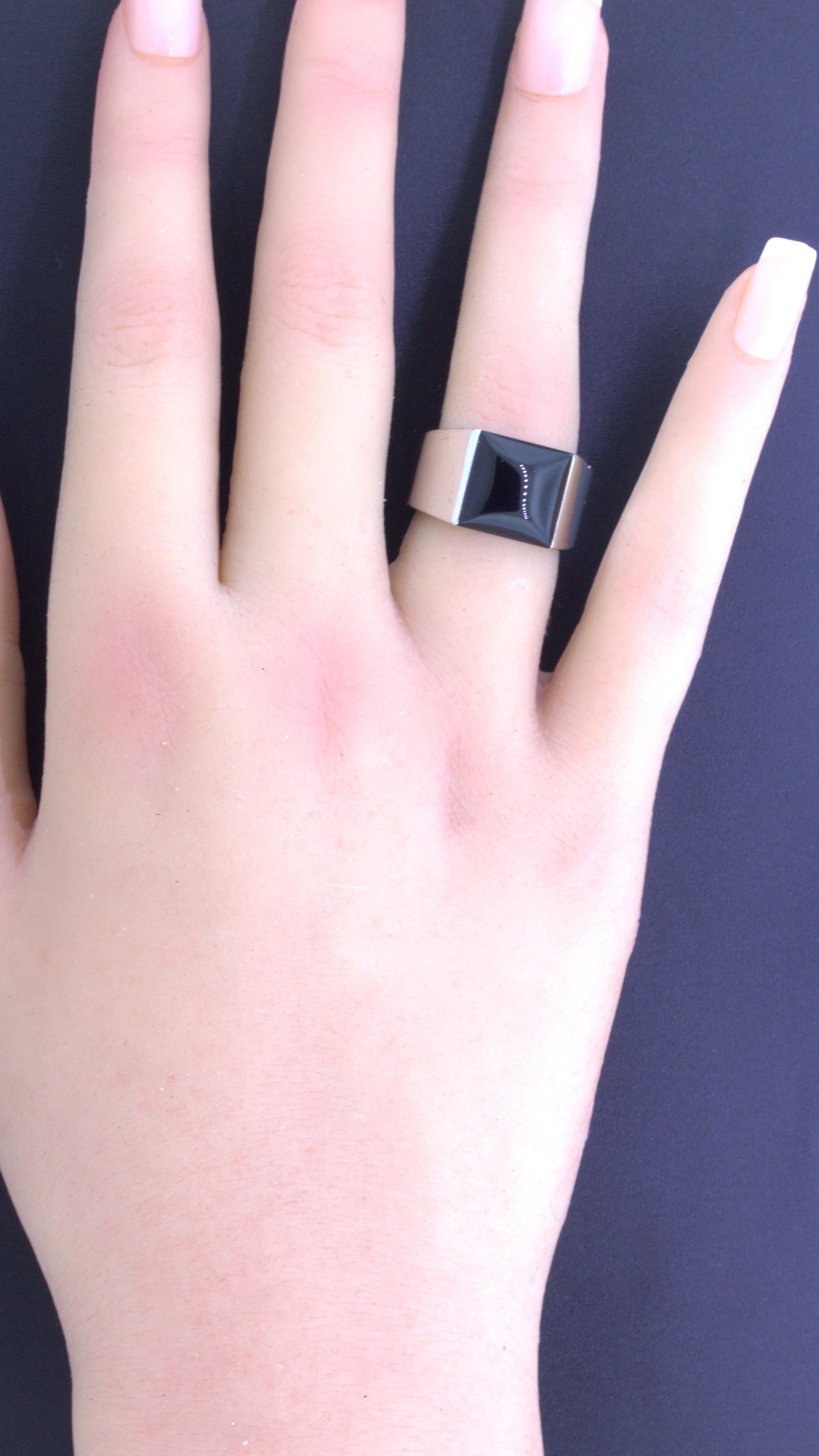 Brilliant Cut Cartier Onyx 18k White Gold Tank Ring For Sale