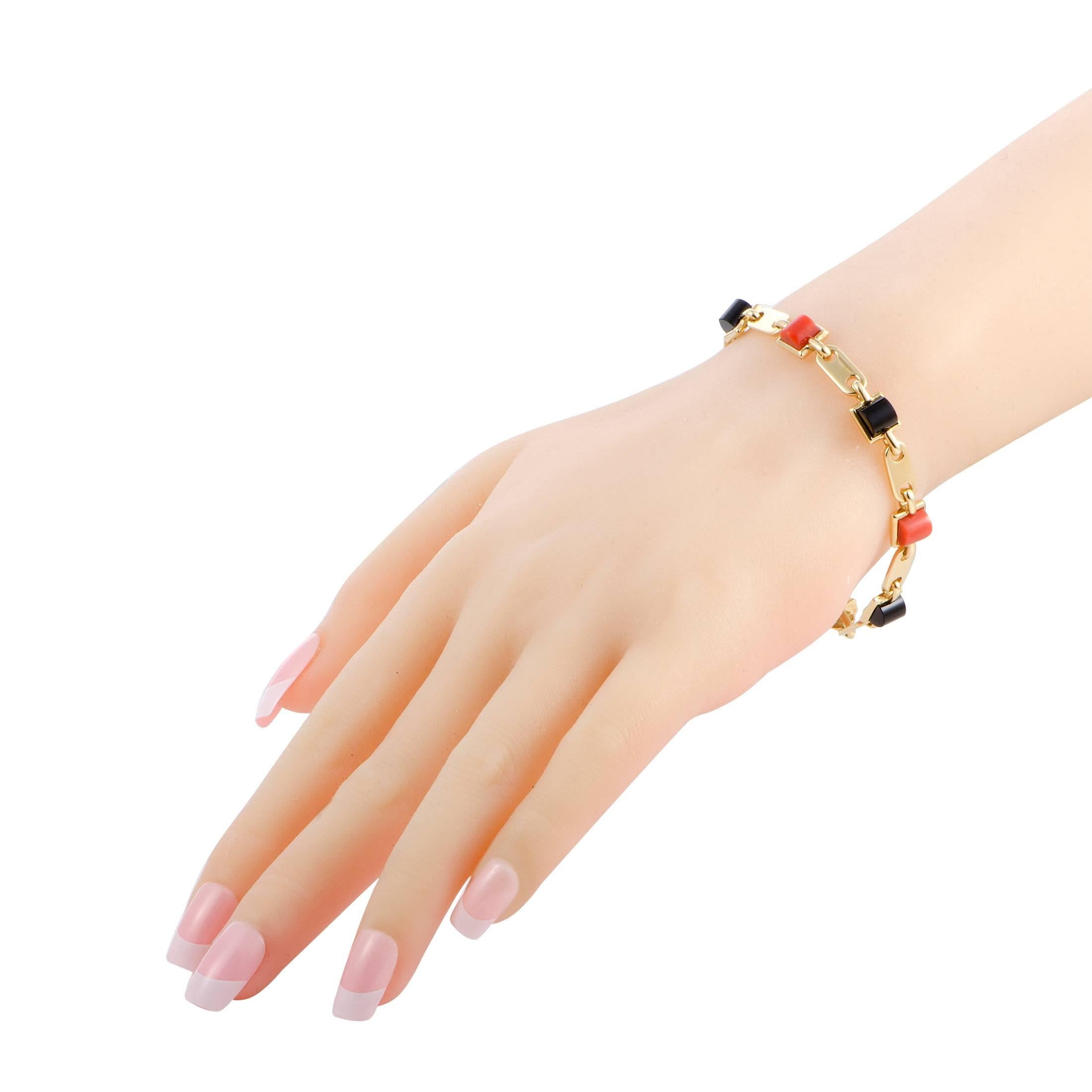 The striking beauty of coral and onyx stones is splendidly brought out in this bracelet by the luxurious sheen of 18K yellow gold. The bracelet is a Cartier design and weighs 21.1 grams.
Included Items: Manufacturer's Box