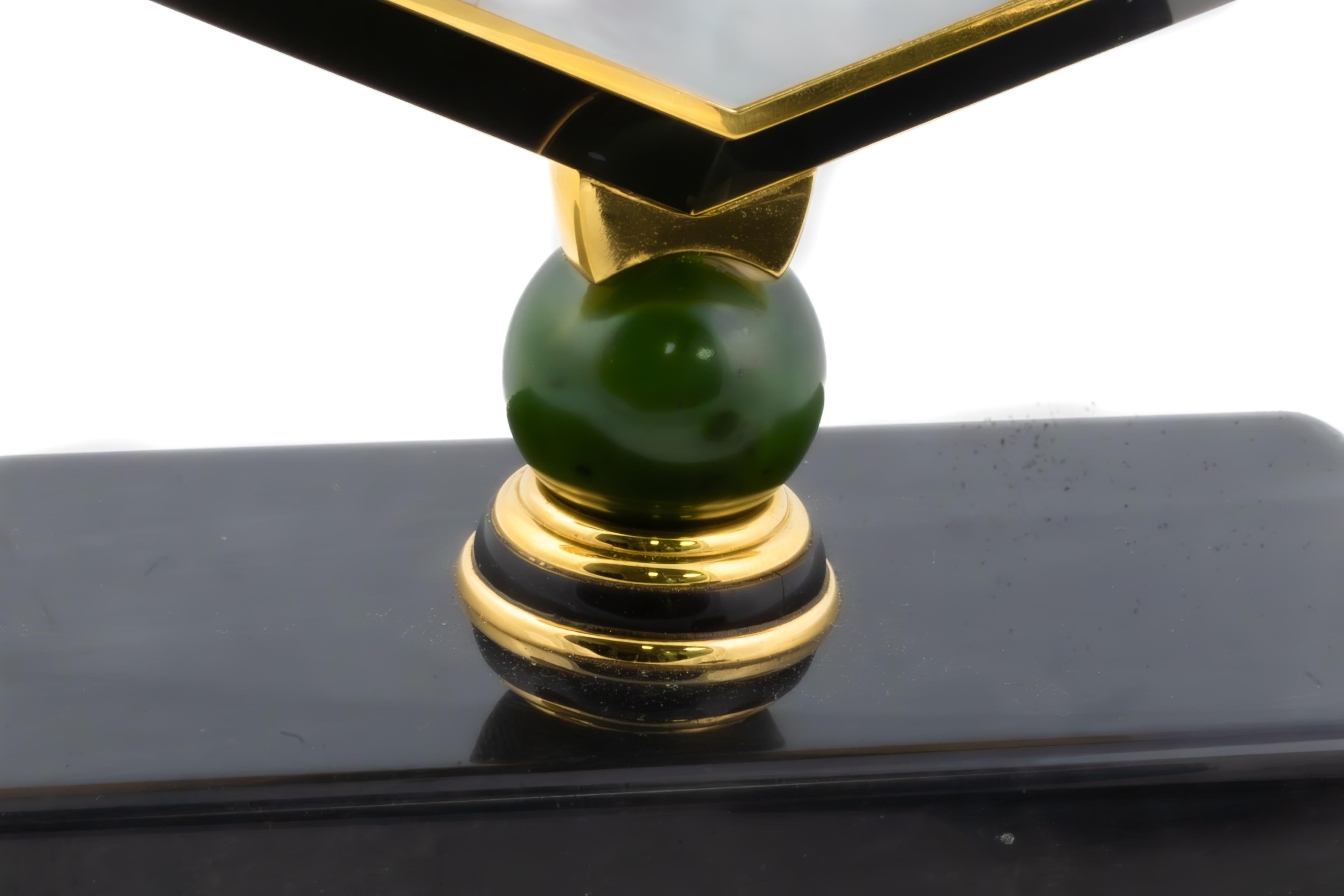 Cartier Onyx & Perlmutt Tischuhr (Art déco) im Angebot