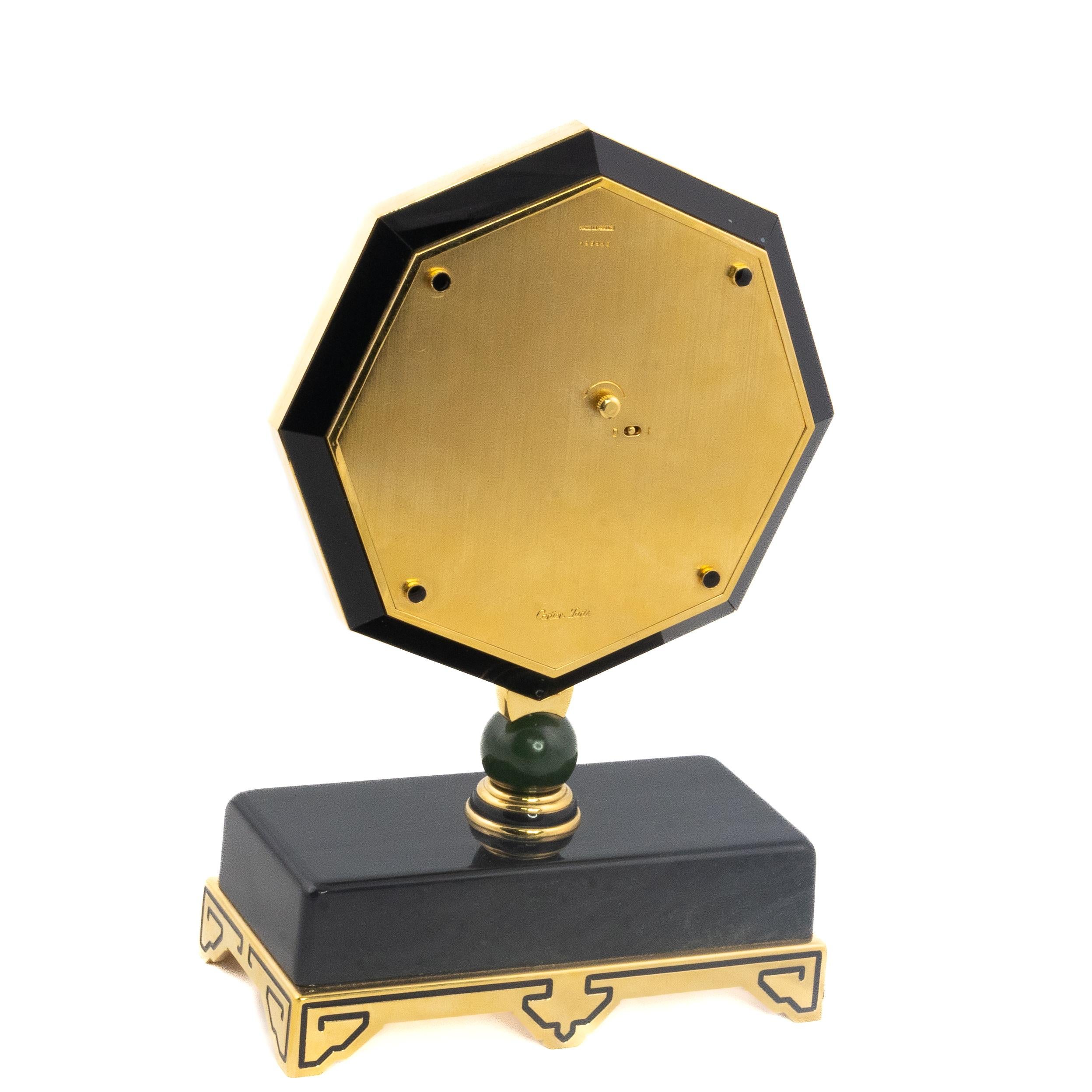 Cartier Onyx & Perlmutt Tischuhr (Gemischter Schliff) im Angebot