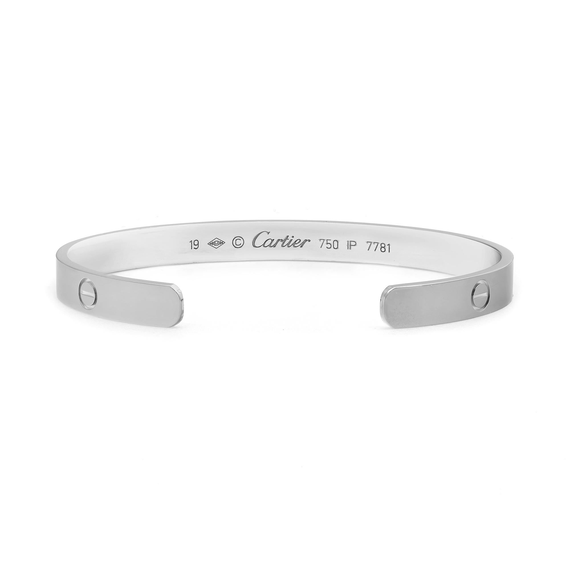 Bracelet bangle Love open style en or blanc 18 carats de Cartier, taille 19. Largeur : 6,1 mm. Excellent état d'occasion. Il n'a pas l'air d'avoir été porté. La boîte et le papier d'origine ne sont pas inclus.
