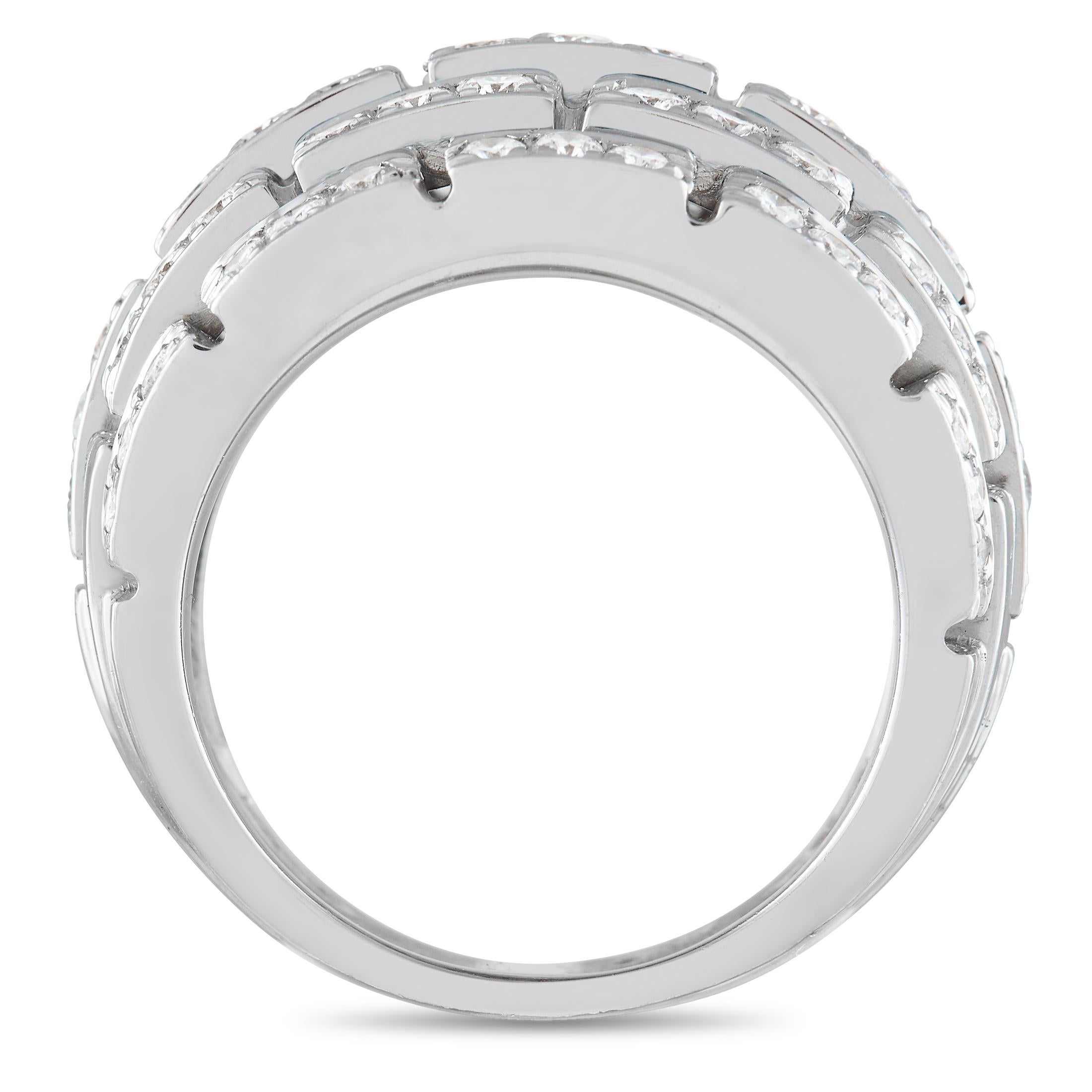 Eine strukturierte Fassung aus 18 Karat Weißgold bildet den Rahmen für diesen einzigartig eleganten Ring von Cartier Oriane. Entlang des abgerundeten Oberteils sind in fünf getrennten Reihen funkelnde Diamanten mit einem Gesamtgewicht von etwa 1,30