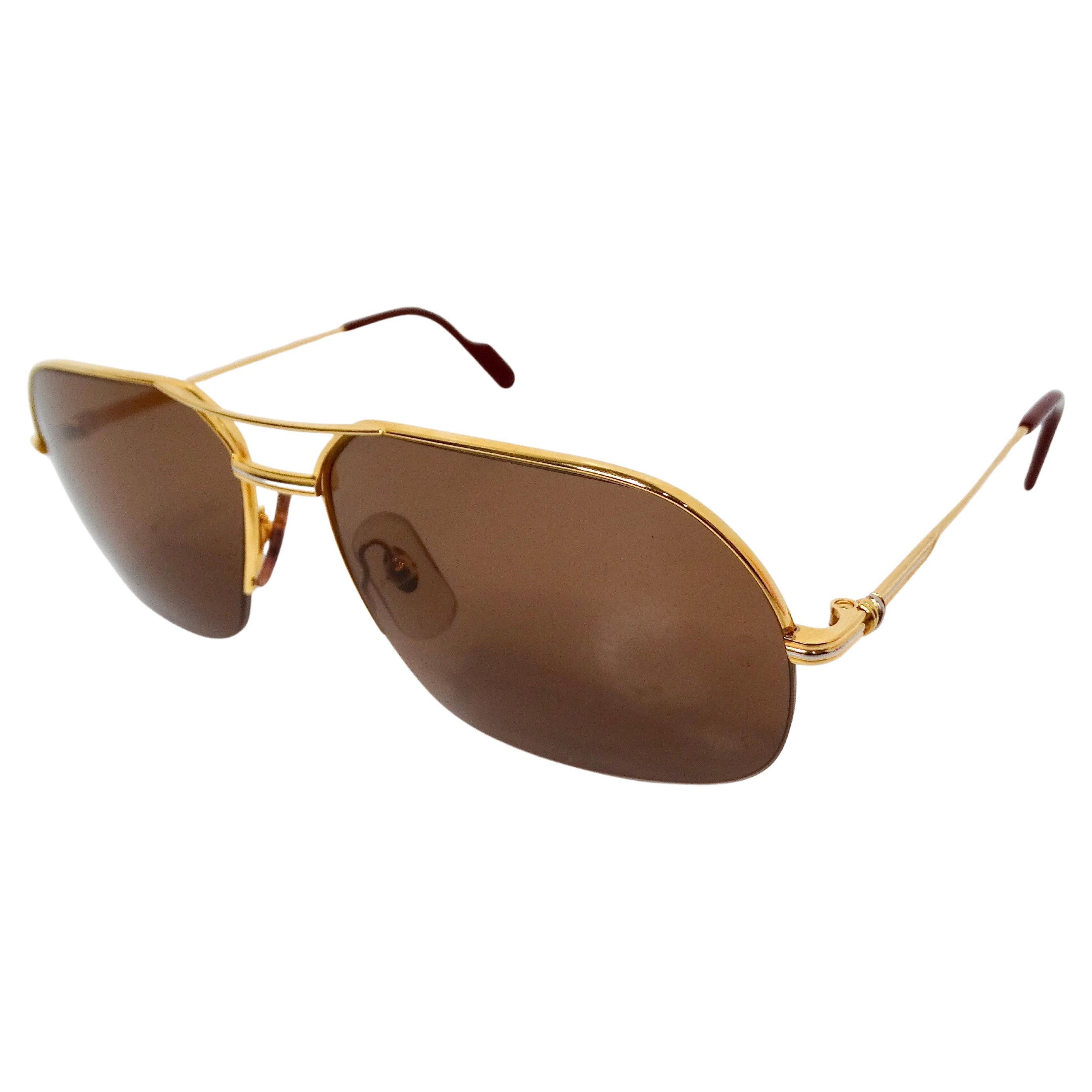Gli occhiali da sole Cartier Orsay Mixed Metal Aviator degli anni '80 incarnano un'eleganza e un lusso senza tempo. Realizzati con una sofisticata miscela di metalli misti, questi occhiali da sole presentano una classica forma da aviatore che emana