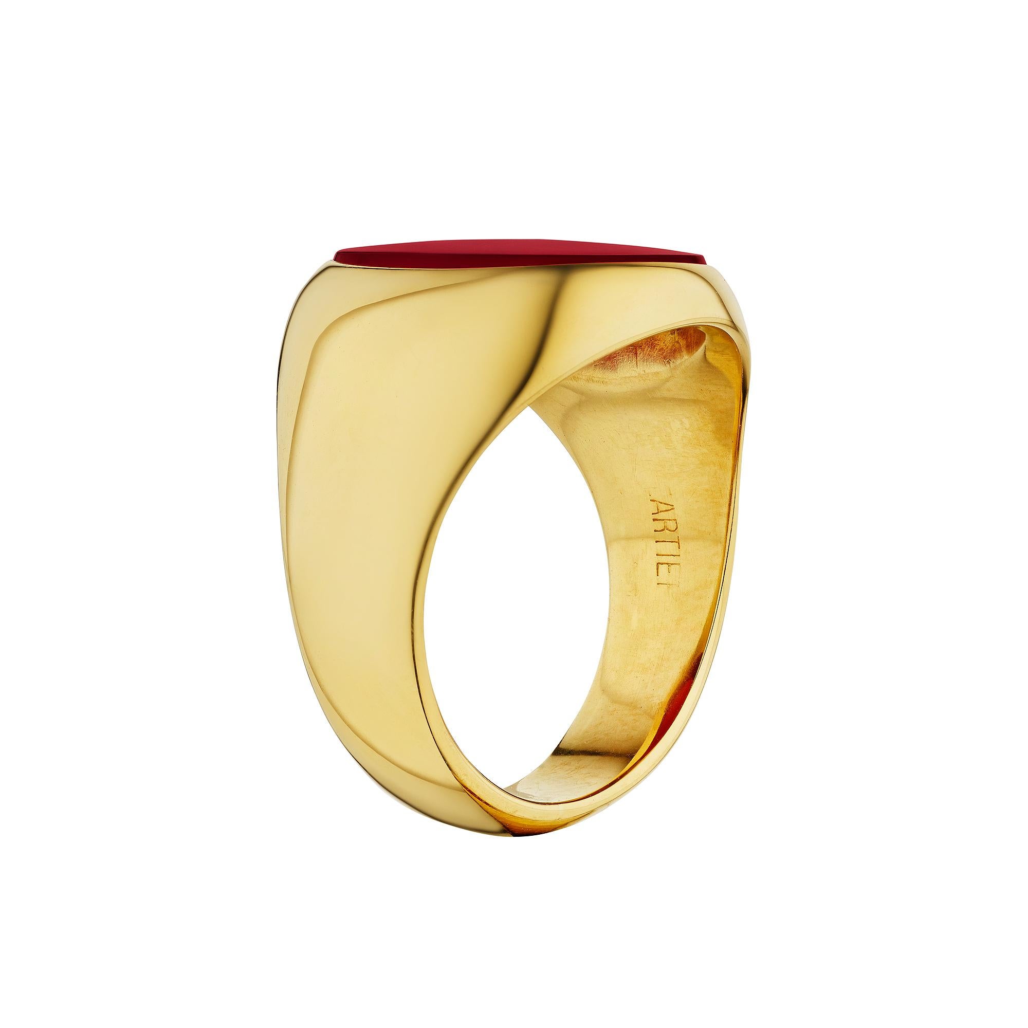 Cartier Oval Cut Carnelian Gold Modernist Signet Ring In Excellent Condition For Sale In Greenwich, CT
