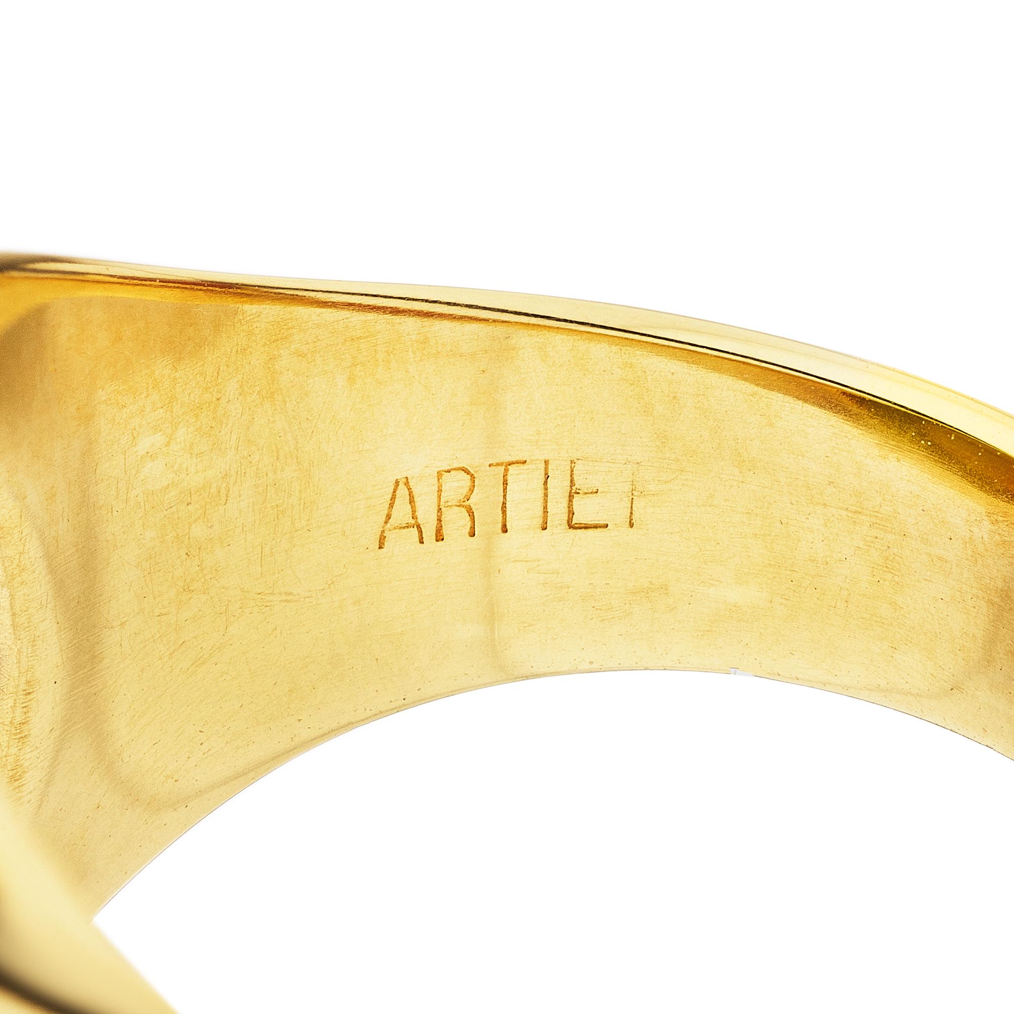 Women's or Men's Cartier Oval Cut Carnelian Gold Modernist Signet Ring For Sale