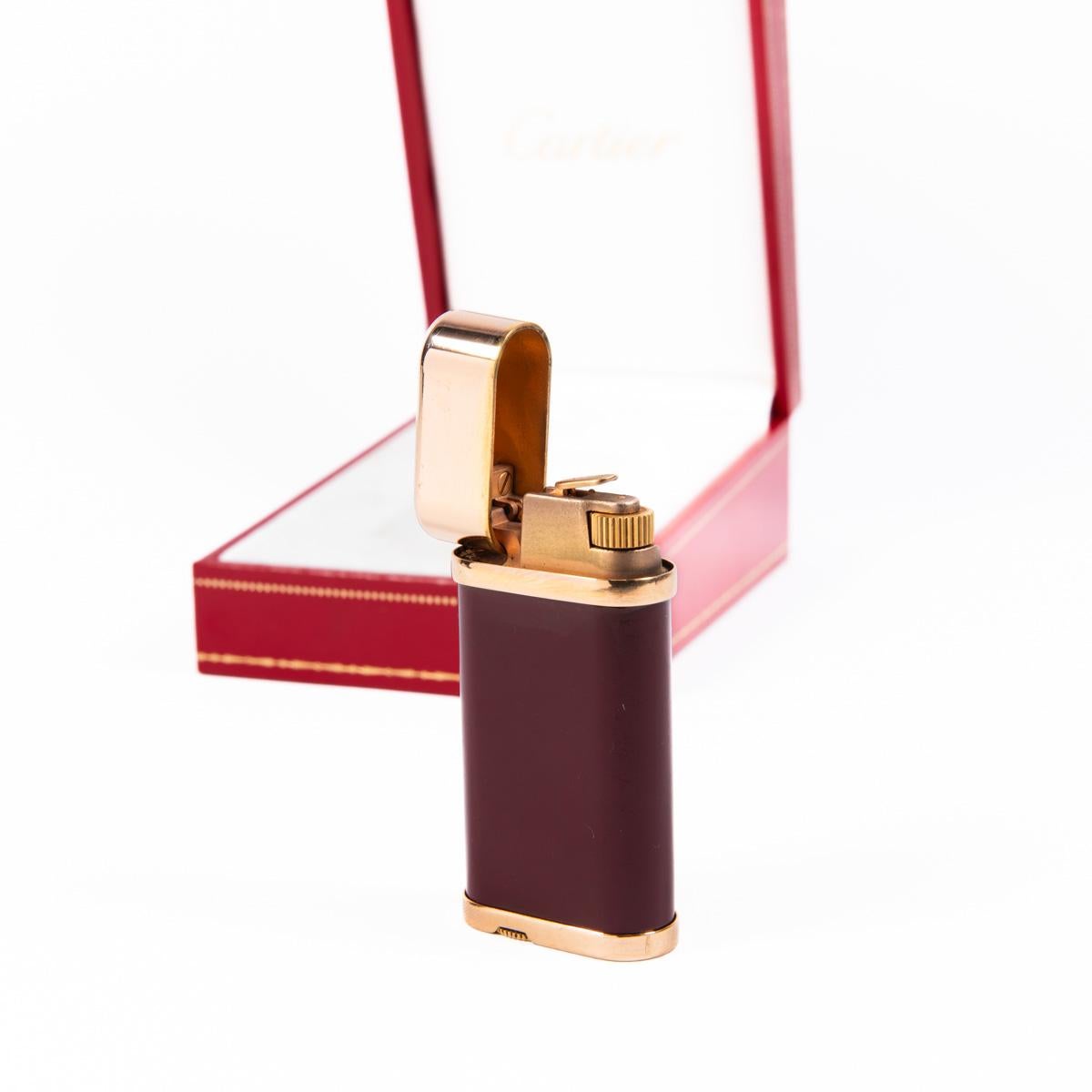 Cartier Oval Lighter Red Laqcuered Gold Plated Complete in Box In Good Condition In DELFT, NL