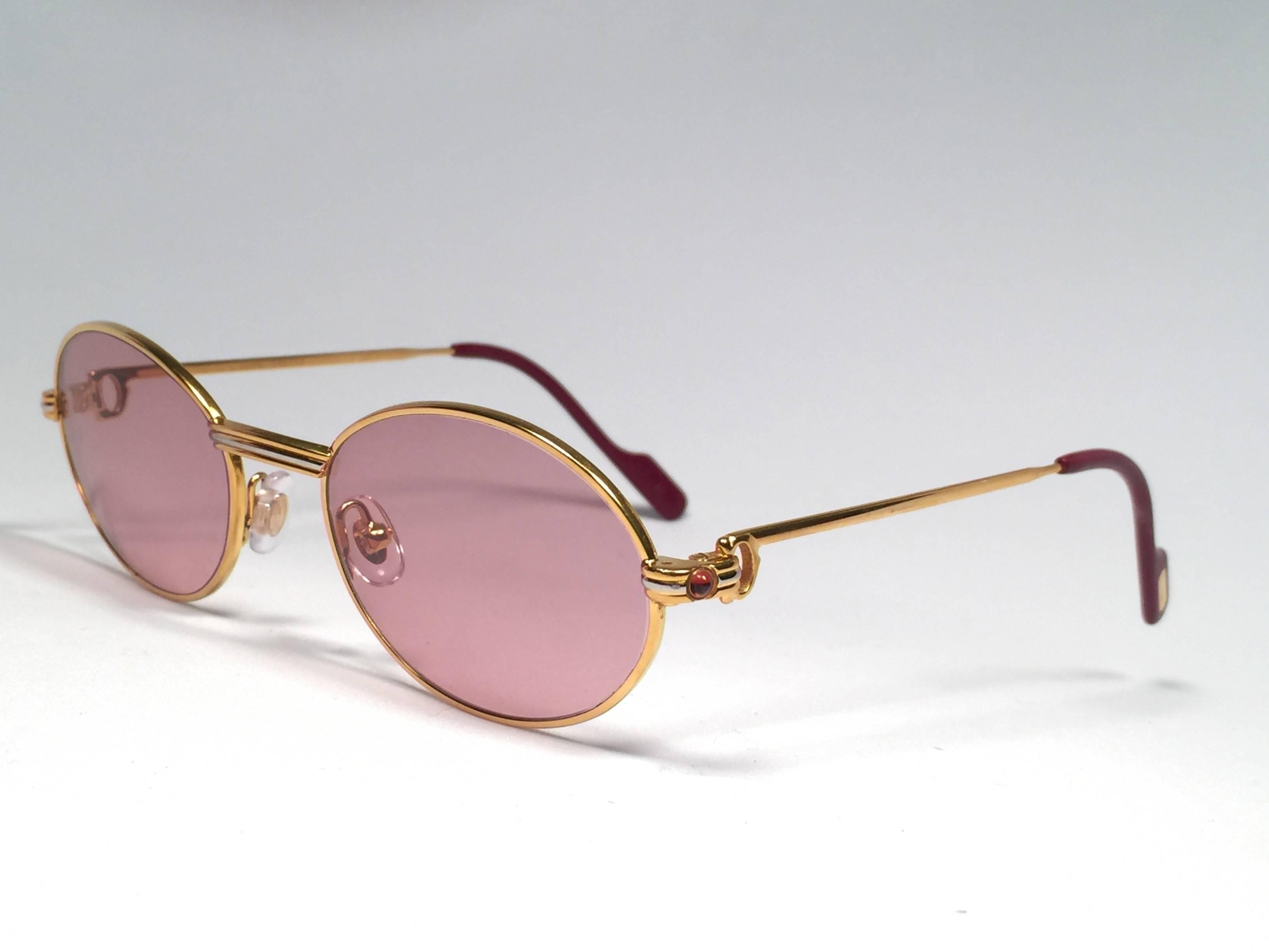 Women's or Men's Cartier Oval St Honore Limited Series Ruby 49mm 18k Plated Sunglasses France For Sale